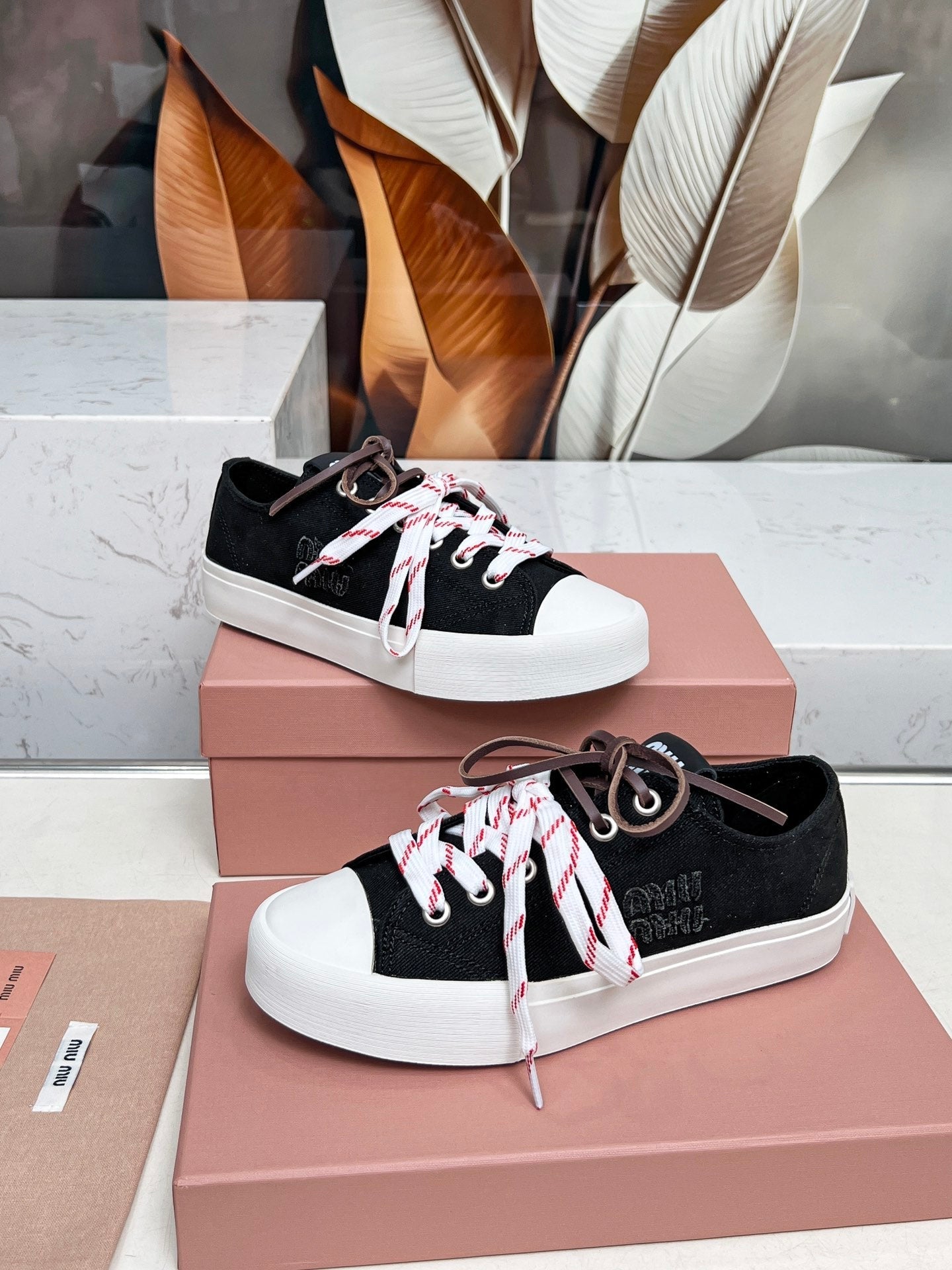 WASHED-DENIM SNEAKERS IN BLACK CANVAS WITH BROWN AND STRIPED LACES、mysite、Cacoeks