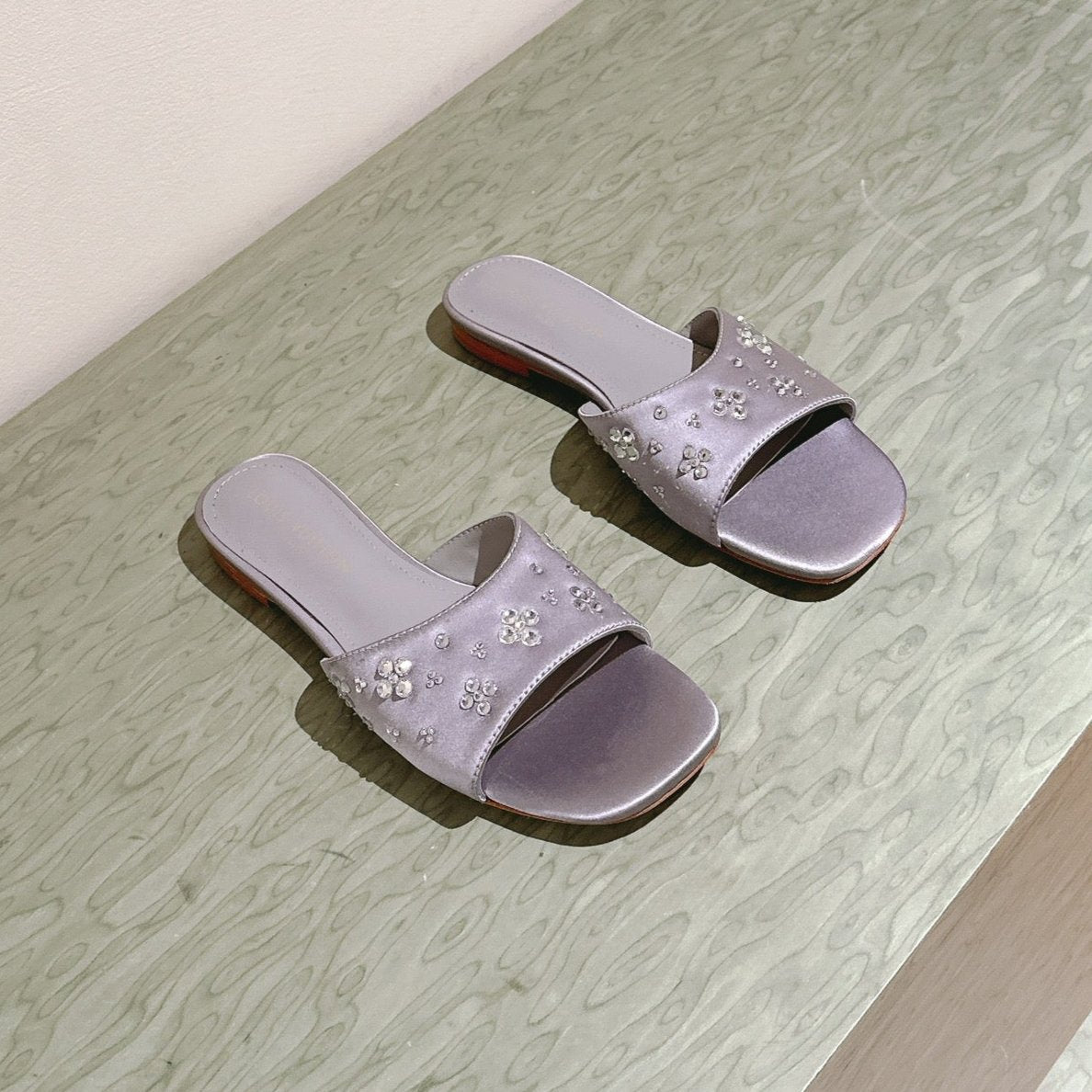 LV WOMEN FLAT MULE IN PASTEL PURPLE SATIN WITH RHINESTONE、mysite、Cacoeks