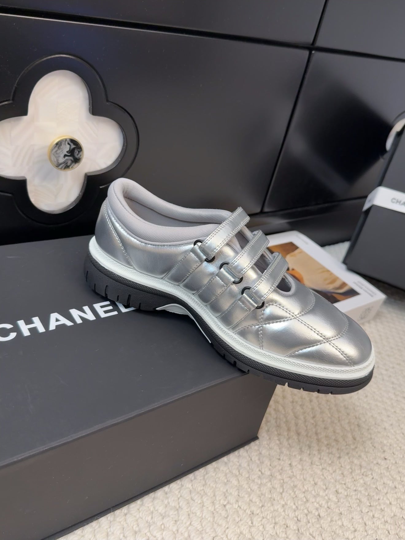 SNEAKERS WITH THREE STRAPS IN SILVER CALFSKIN、mysite、Cacoeks