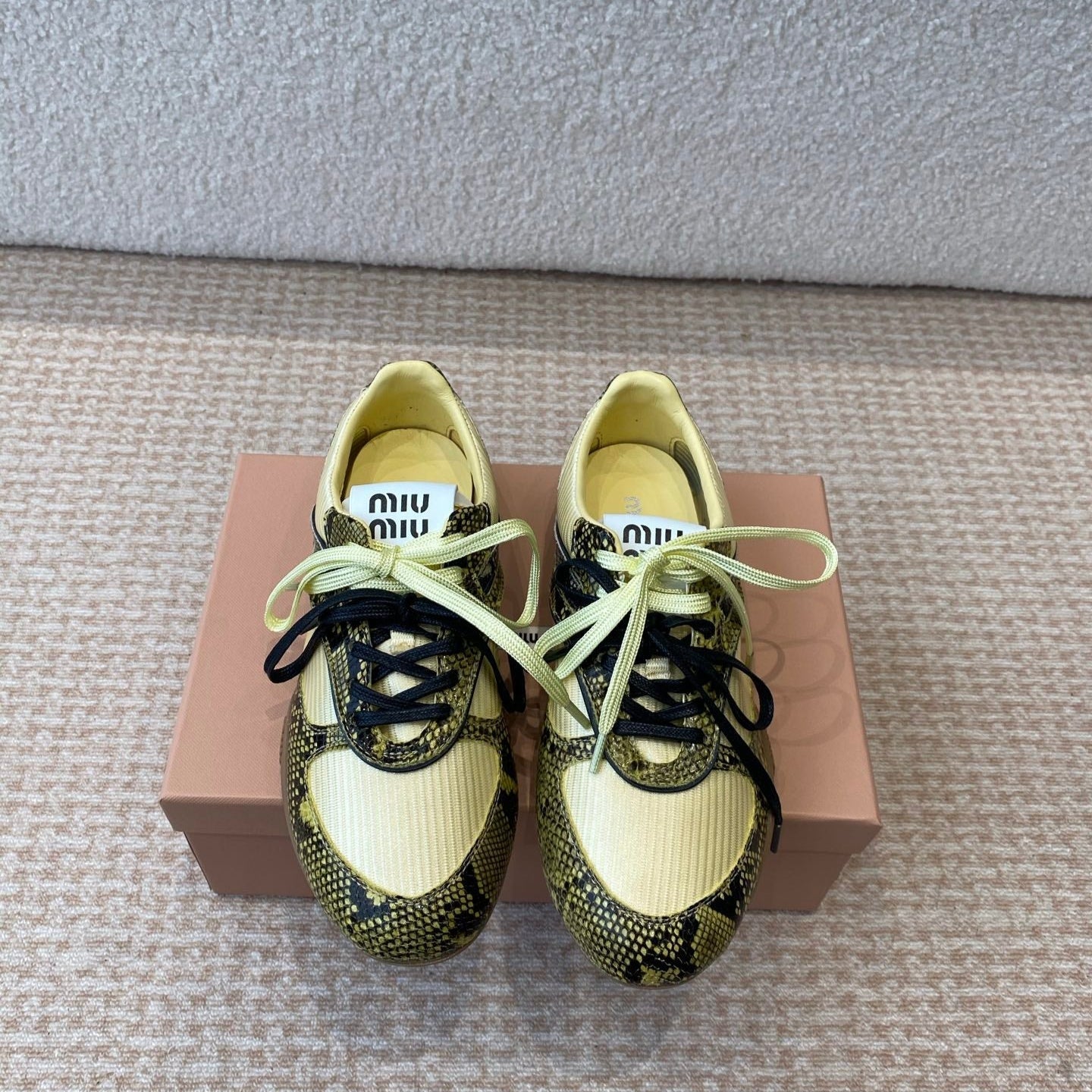 GYMNASIUM SNEAKER IN YELLOW FABRIC SNAKE EFFECT CALFSKIN、mysite、Cacoeks