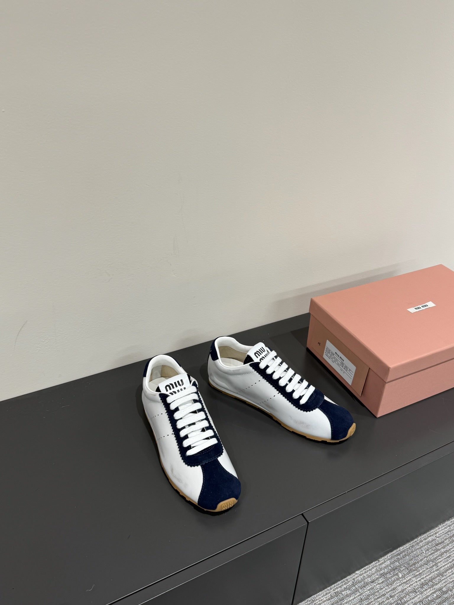 PLUME SNEAKERS IN WHITE NAPPA LAMBSKIN AND NAVY SUEDE、mysite、Cacoeks