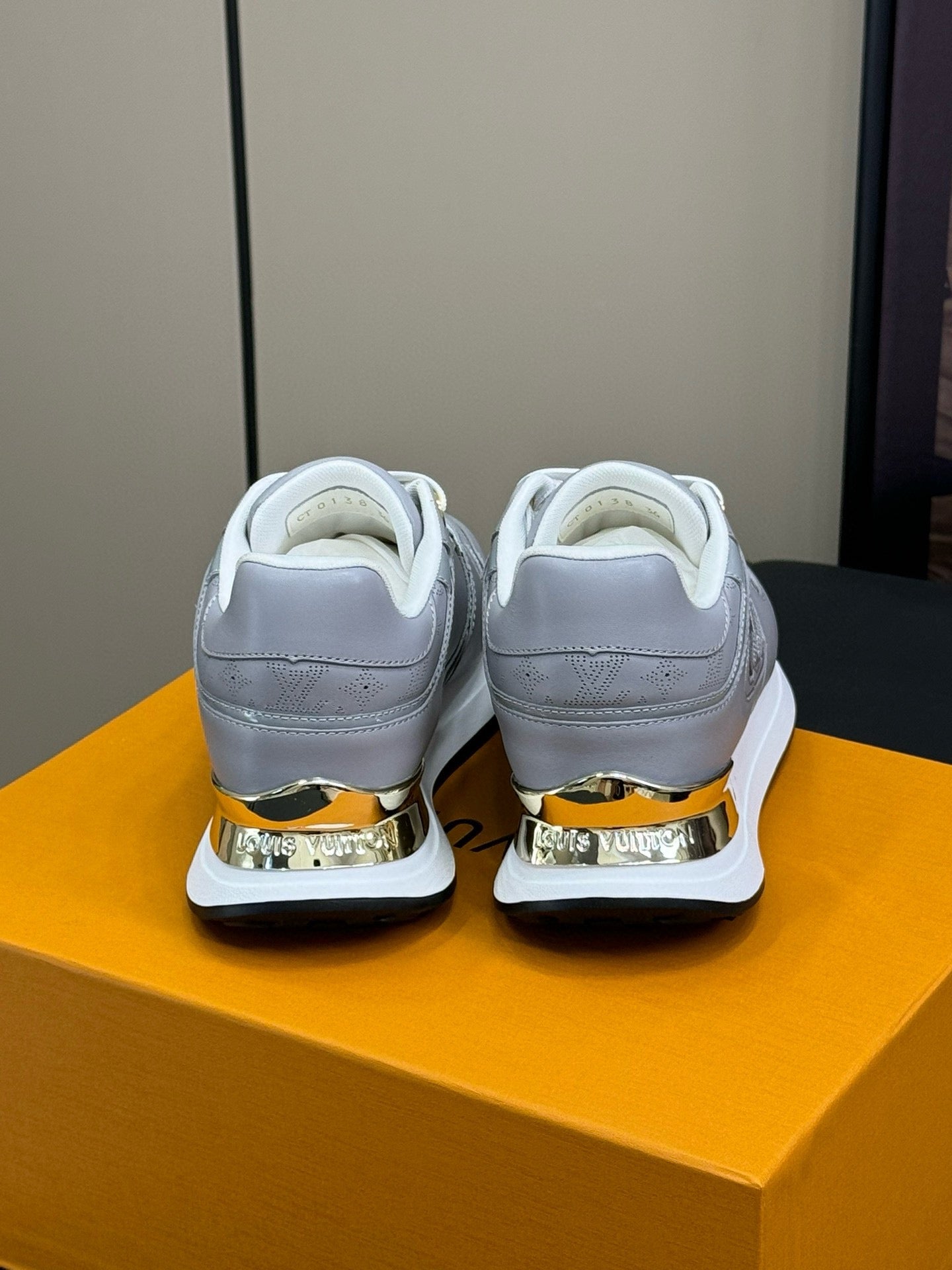 LV NEO RUN AWAY SNEAKER IN STEEL GRAY CALFSKIN、mysite、Cacoeks