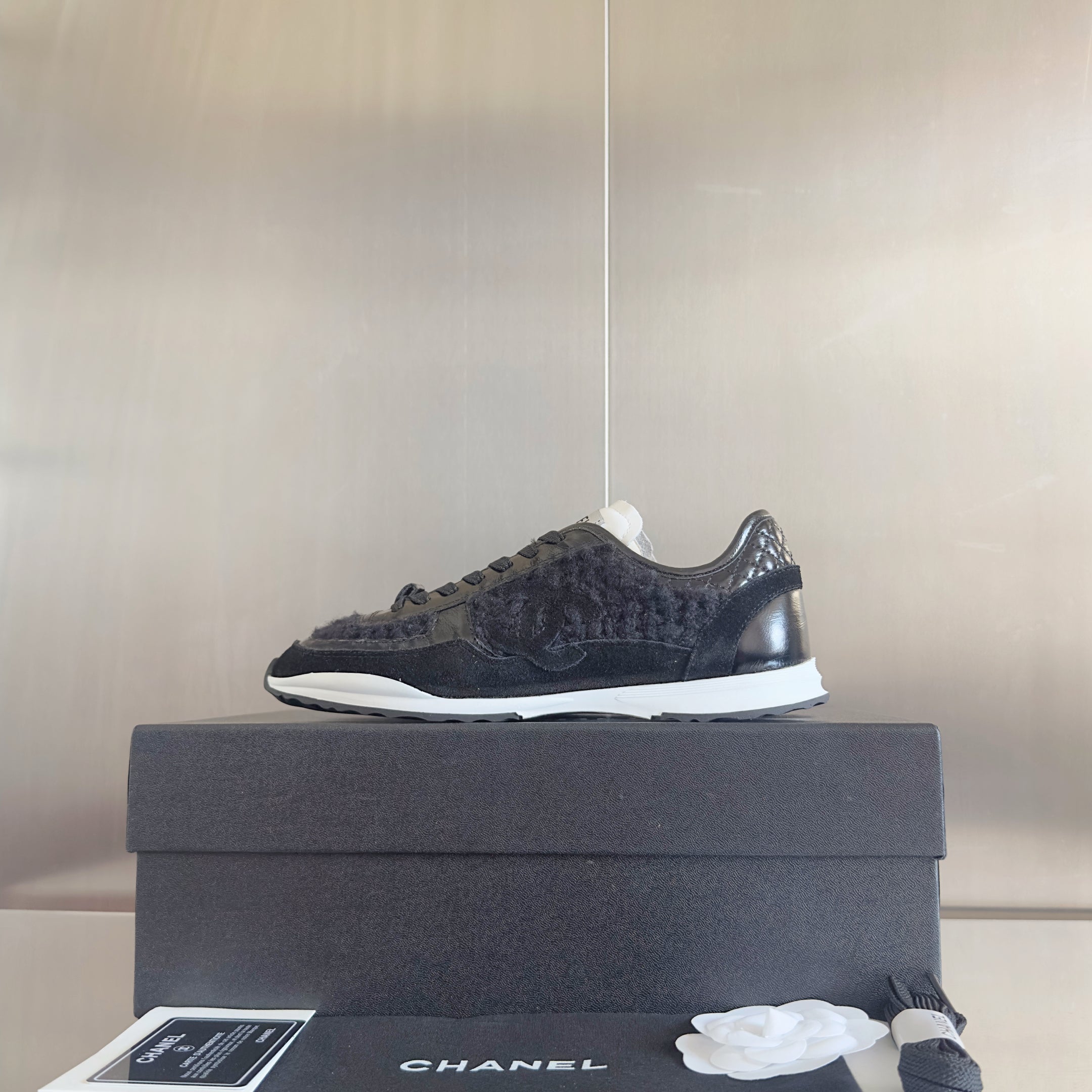 CHANEL 25S SNEAKERS 20MM IN BLACK CALFSKIN AND SUEDE、mysite、Cacoeks