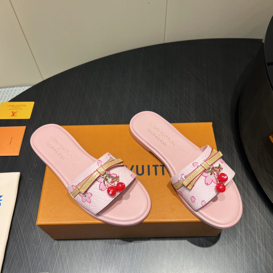LV SLIDE SANDALS 25S IN LIGHT PINK CALFSKIN WITH CHERRY BLOSSOM BUCKLE、mysite、Cacoeks
