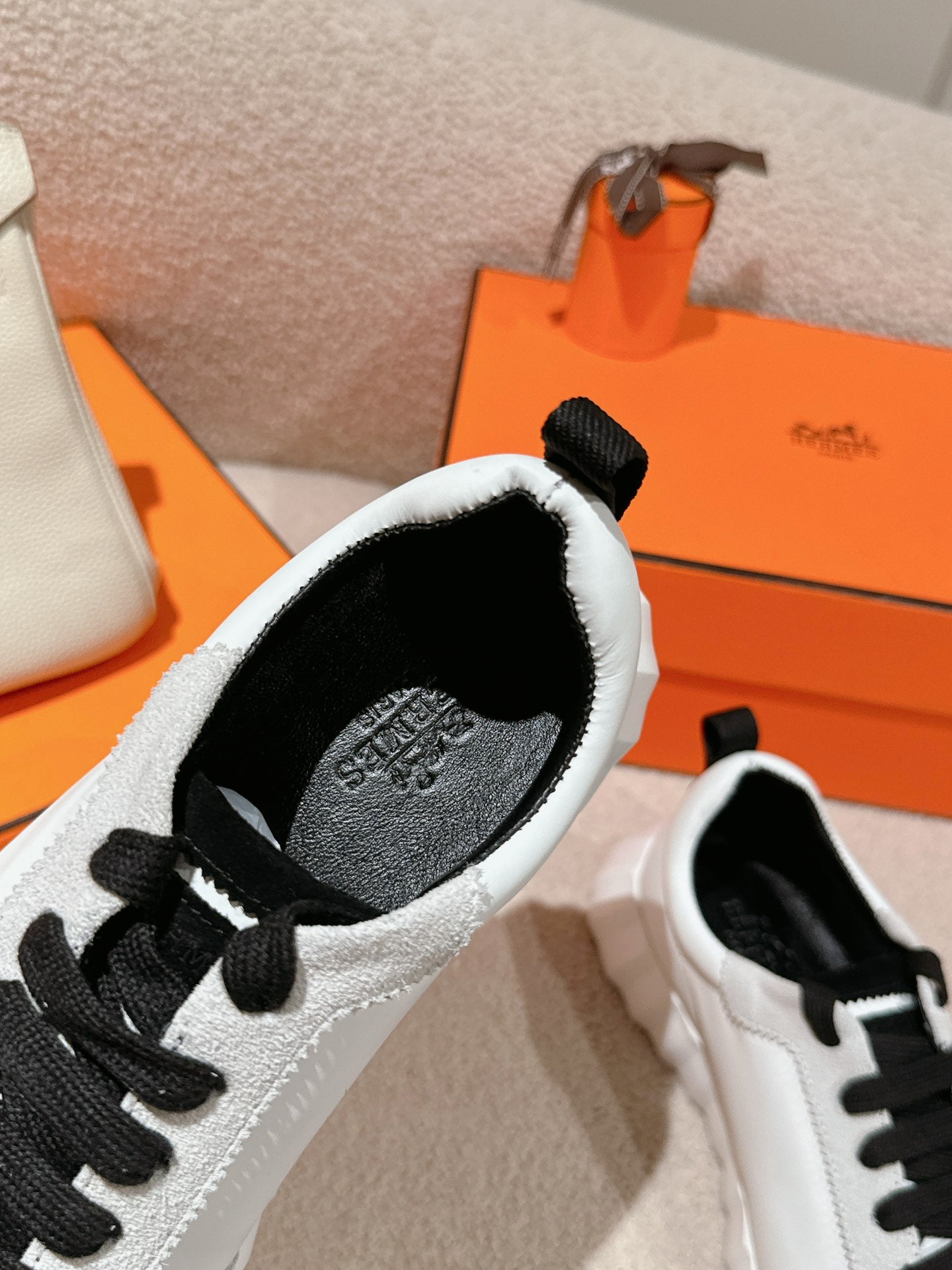 MAINLAND SNEAKER IN PALE GRAY SUEDE AND WHITE CALFSKIN、mysite、Cacoeks