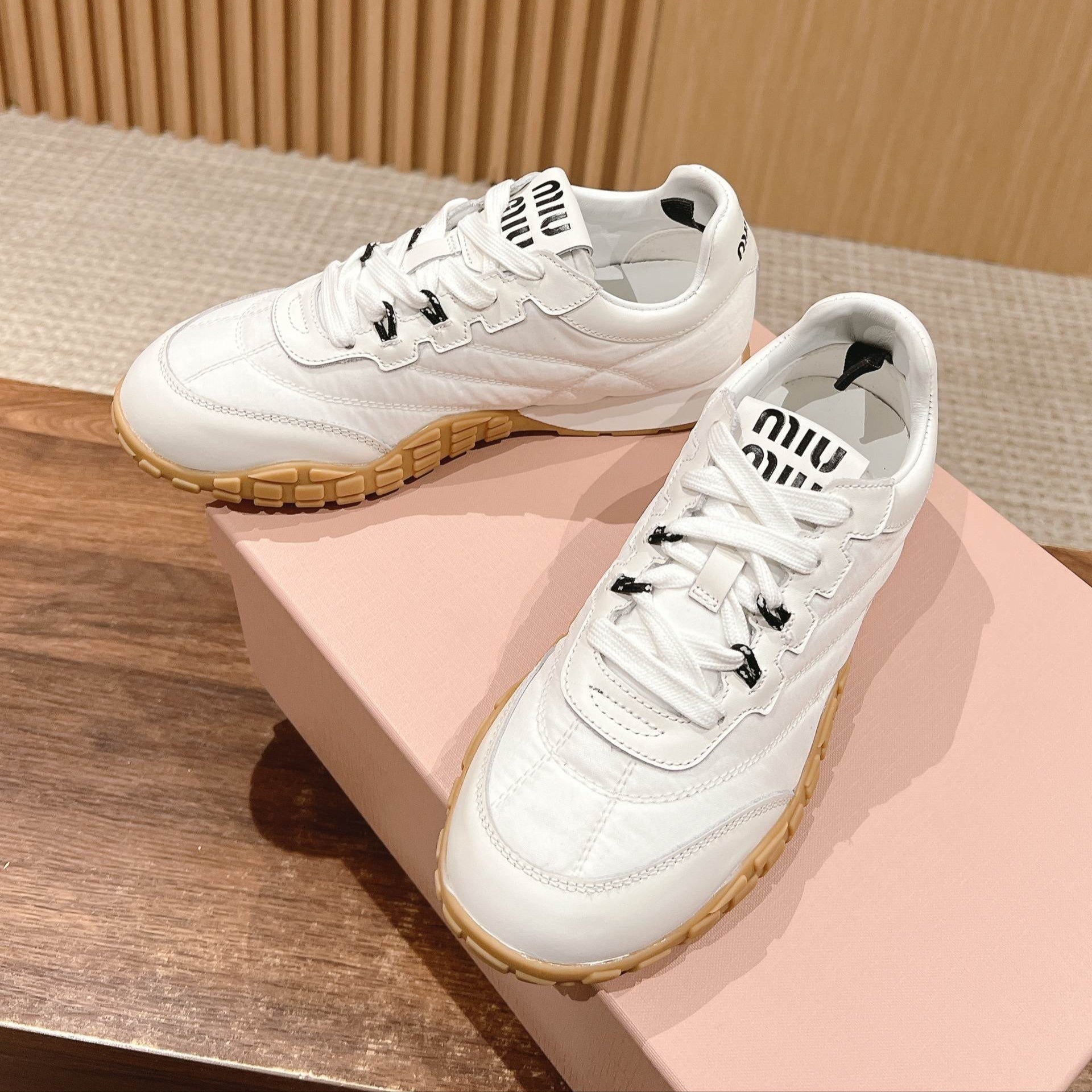 RUNNING SNEAKERS IN WHITE LAMBSKIN AND FABRIC ANTI-SLIP RUBBER SOLE、mysite、Cacoeks