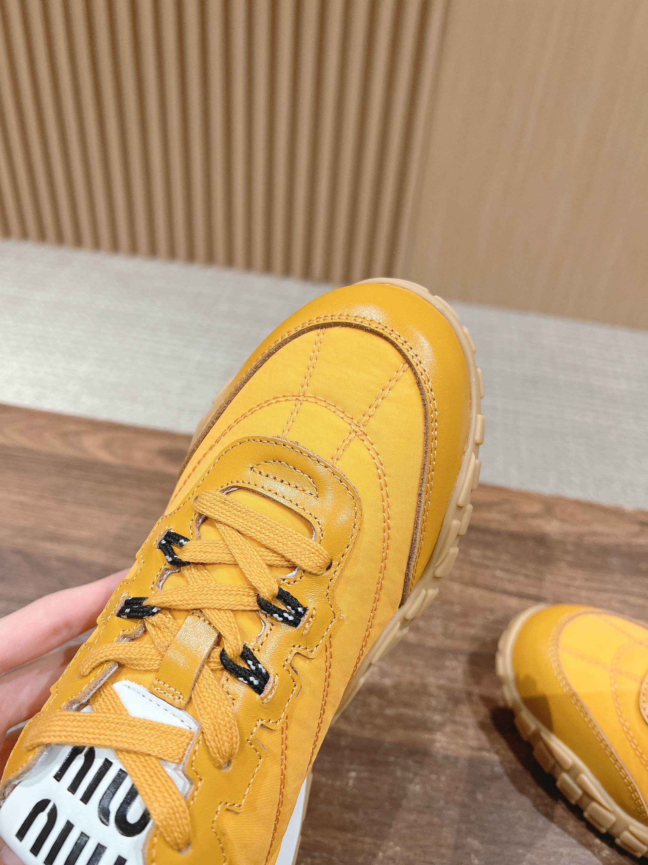 RUNNING SNEAKERS IN YELLOW LAMBSKIN AND FABRIC ANTI-SLIP RUBBER SOLE、mysite、Cacoeks