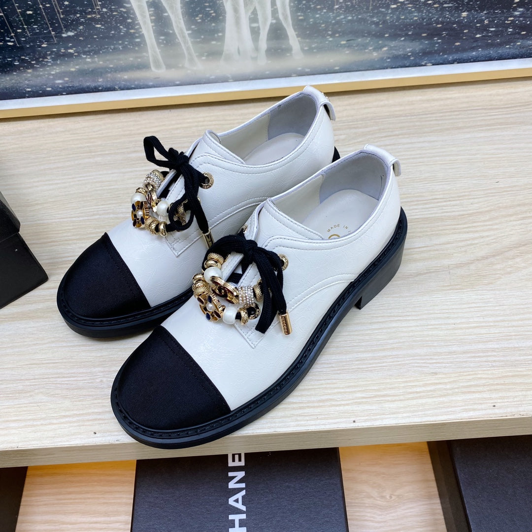 CC COMBAT OXFORD SHOES IN WHITE WRINKLED CALFSKIN AND BLACK GROSGRAIN WITH FAUX PEARL、mysite、Cacoeks