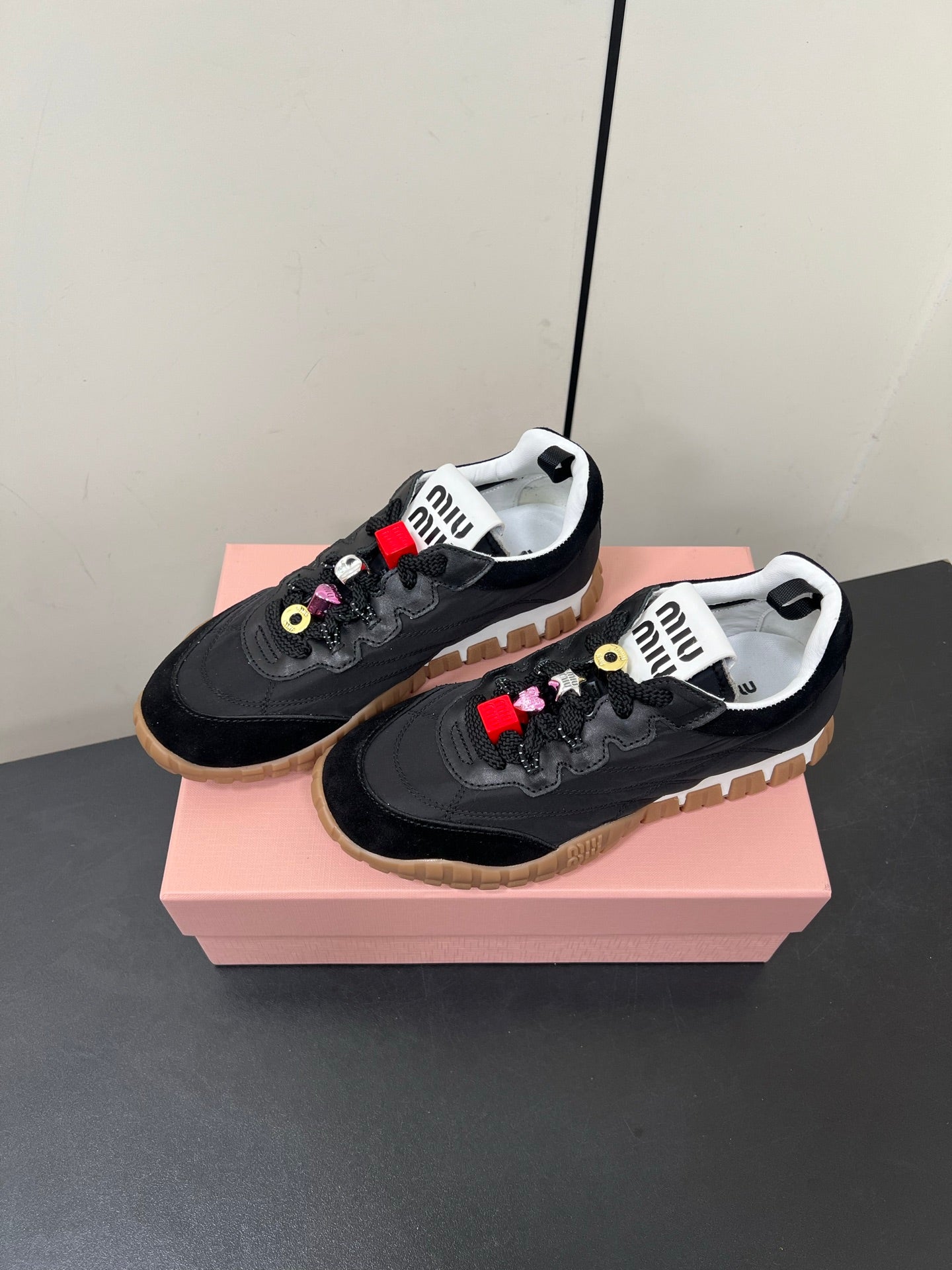 TYRE SNEAKERS IN BLACK TECHNICAL FABRIC AND SUEDE WITH STICKER、mysite、Cacoeks