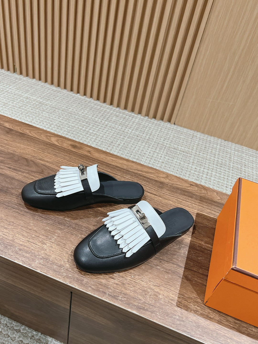 0Z Mule Fringed Black/White、mysite、Cacoeks