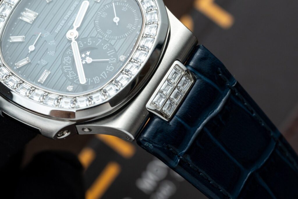 Đồng Hồ Patek Philippe Nautilus 5724G Replica 11 Blue GRF 40mm (1)