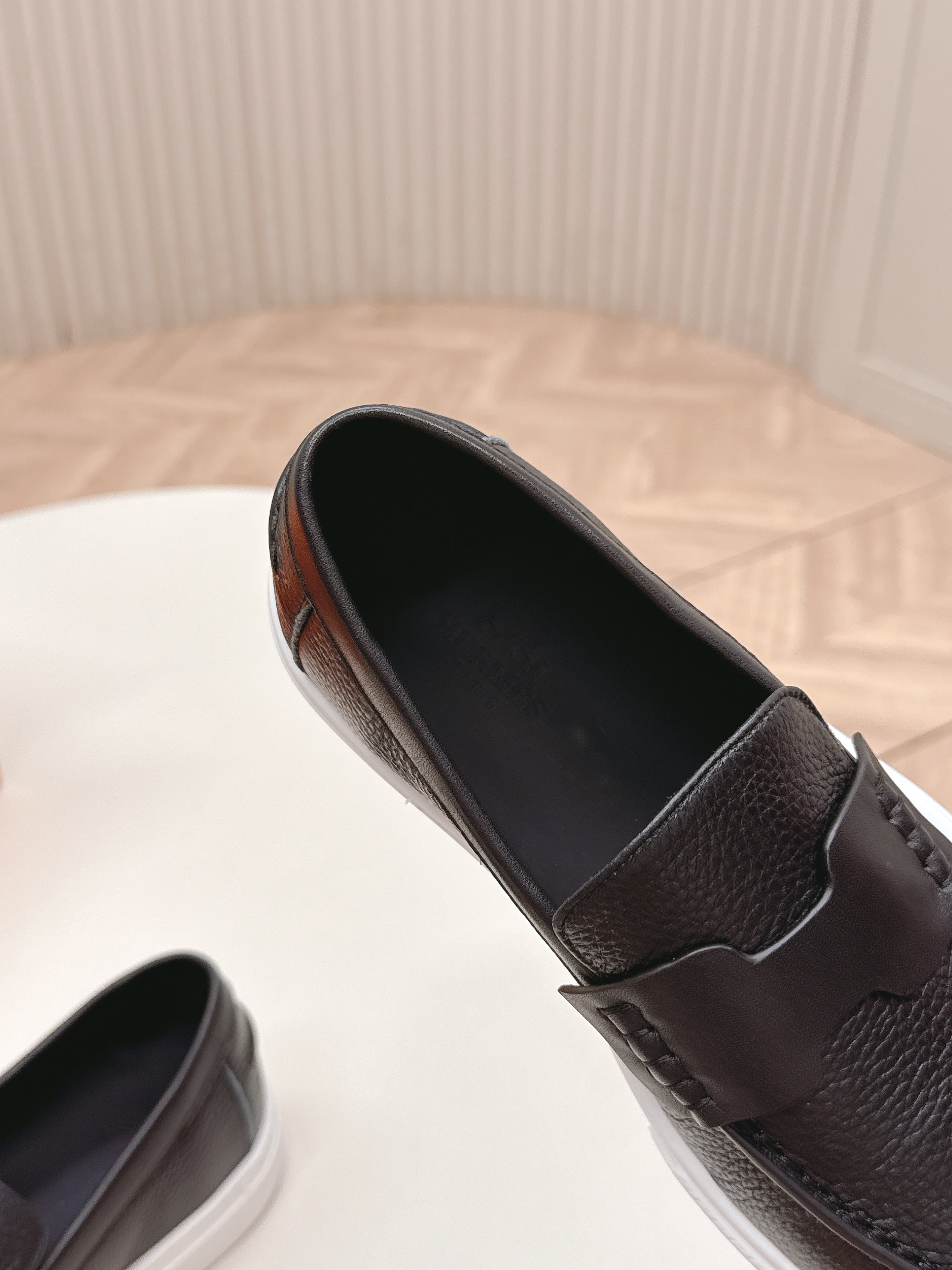 HM 25S SLIP-ON IN BLACK GRAINED LEATHER、mysite、Cacoeks