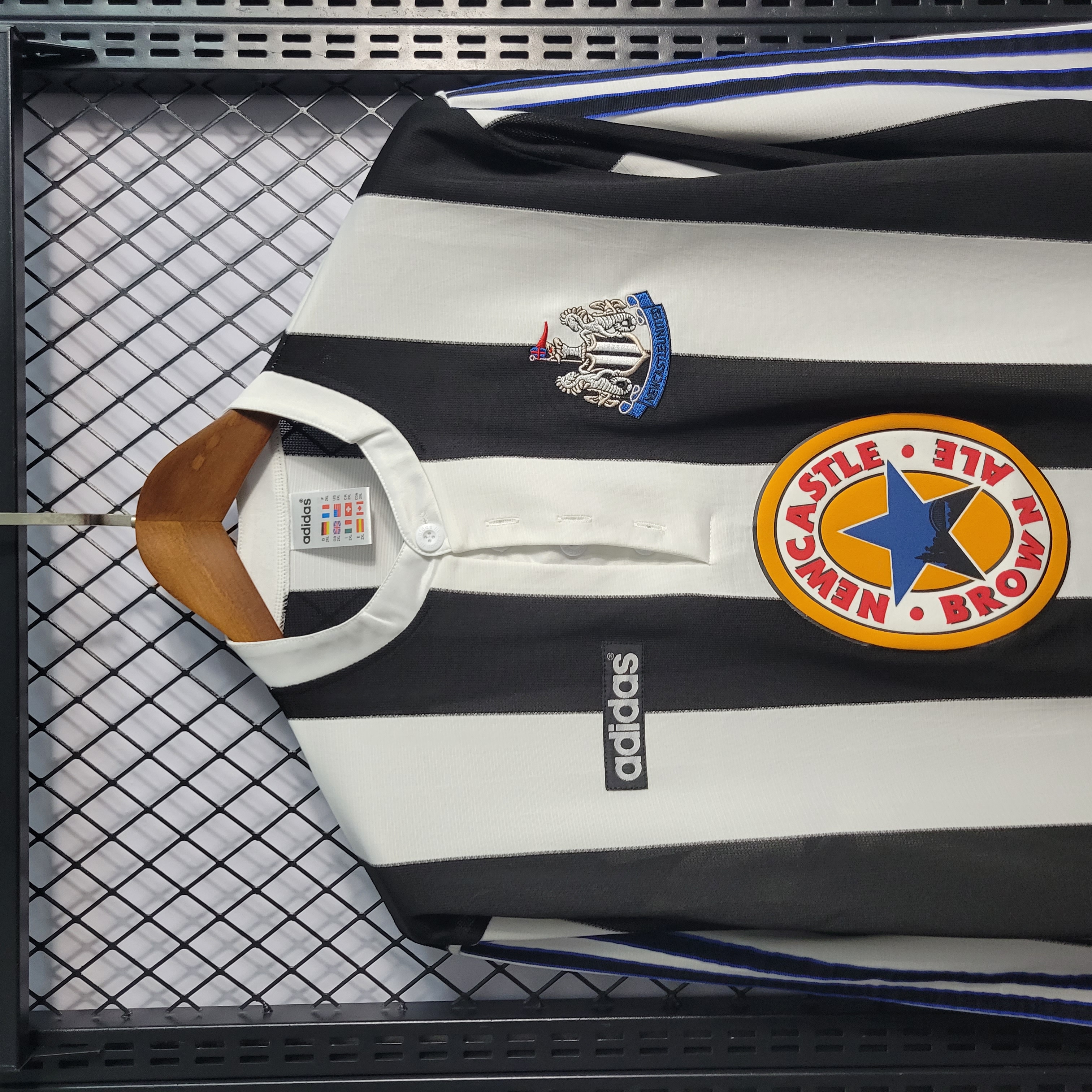 ManixJersey.com | Retro Newcastle United 1995-97 Home Long Sleeve Jersey -Customize Name, Number and Patch | Worldwide Shipping