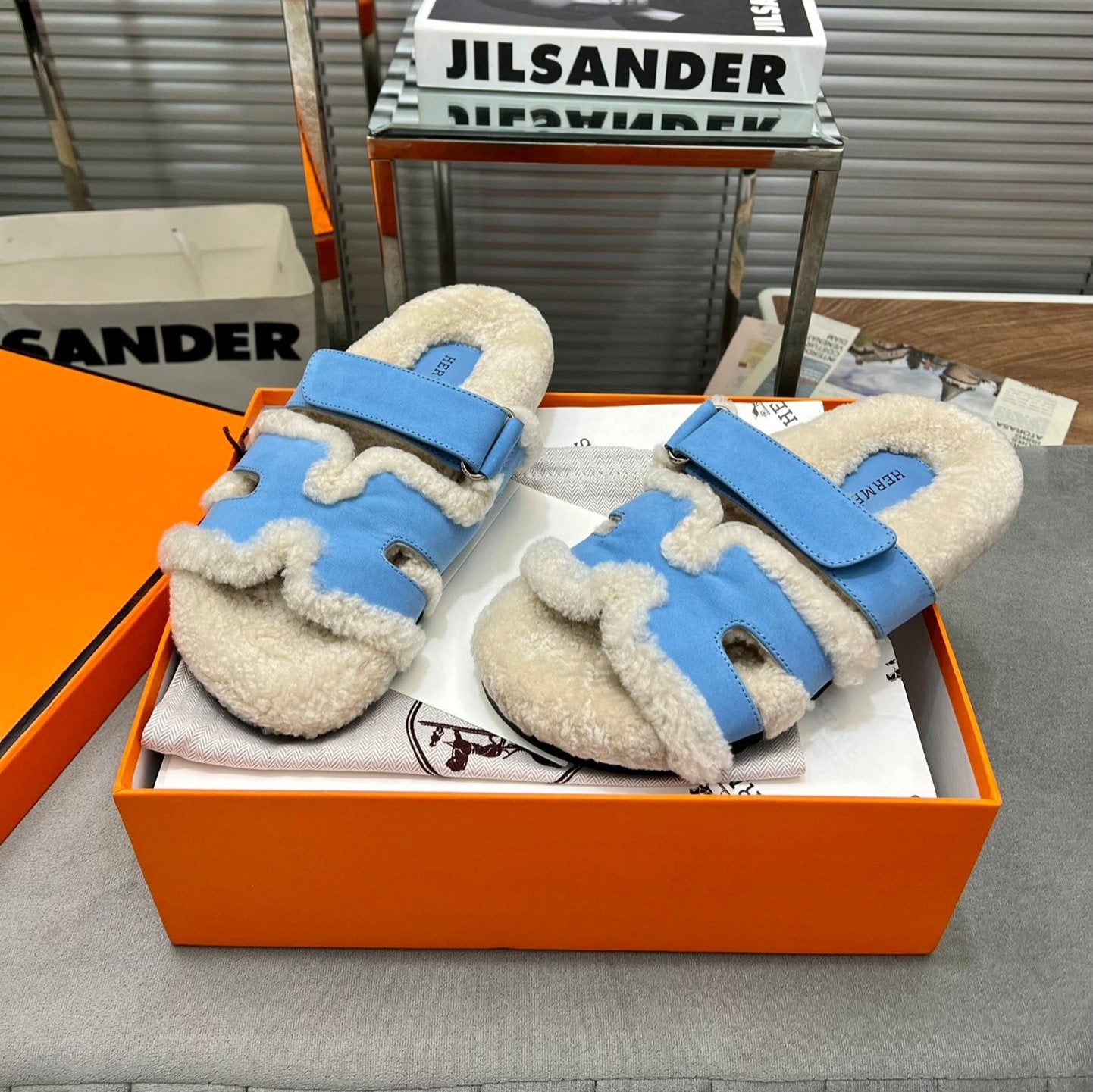 CHYPRE SLIPPERS IN BEIGE LAMB WOOL AND OCEAN BLUE SUEDE、mysite、Cacoeks