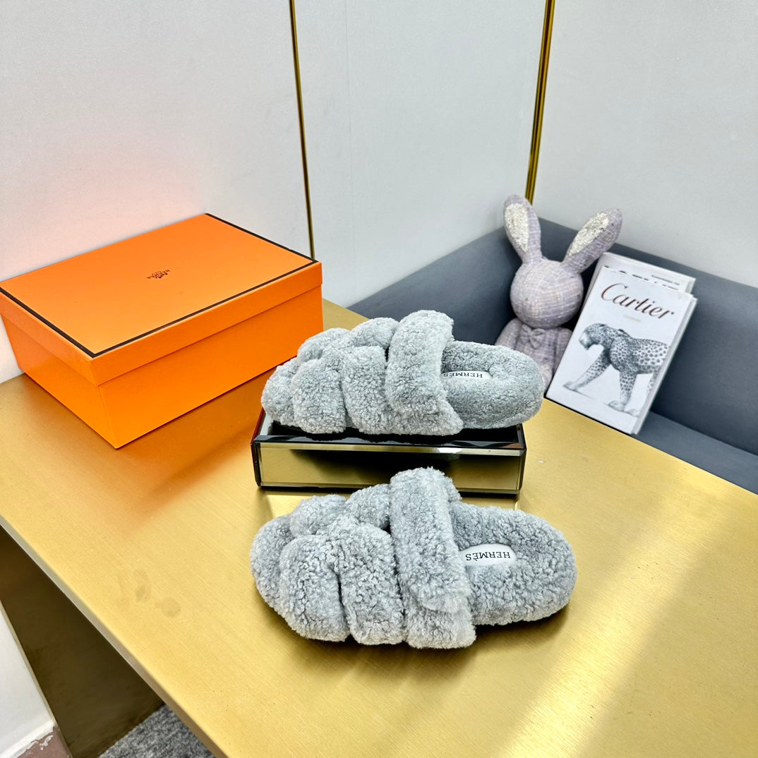 CHYPRE SANDAL IN CLOUD GRAY SHEARLING、mysite、Cacoeks