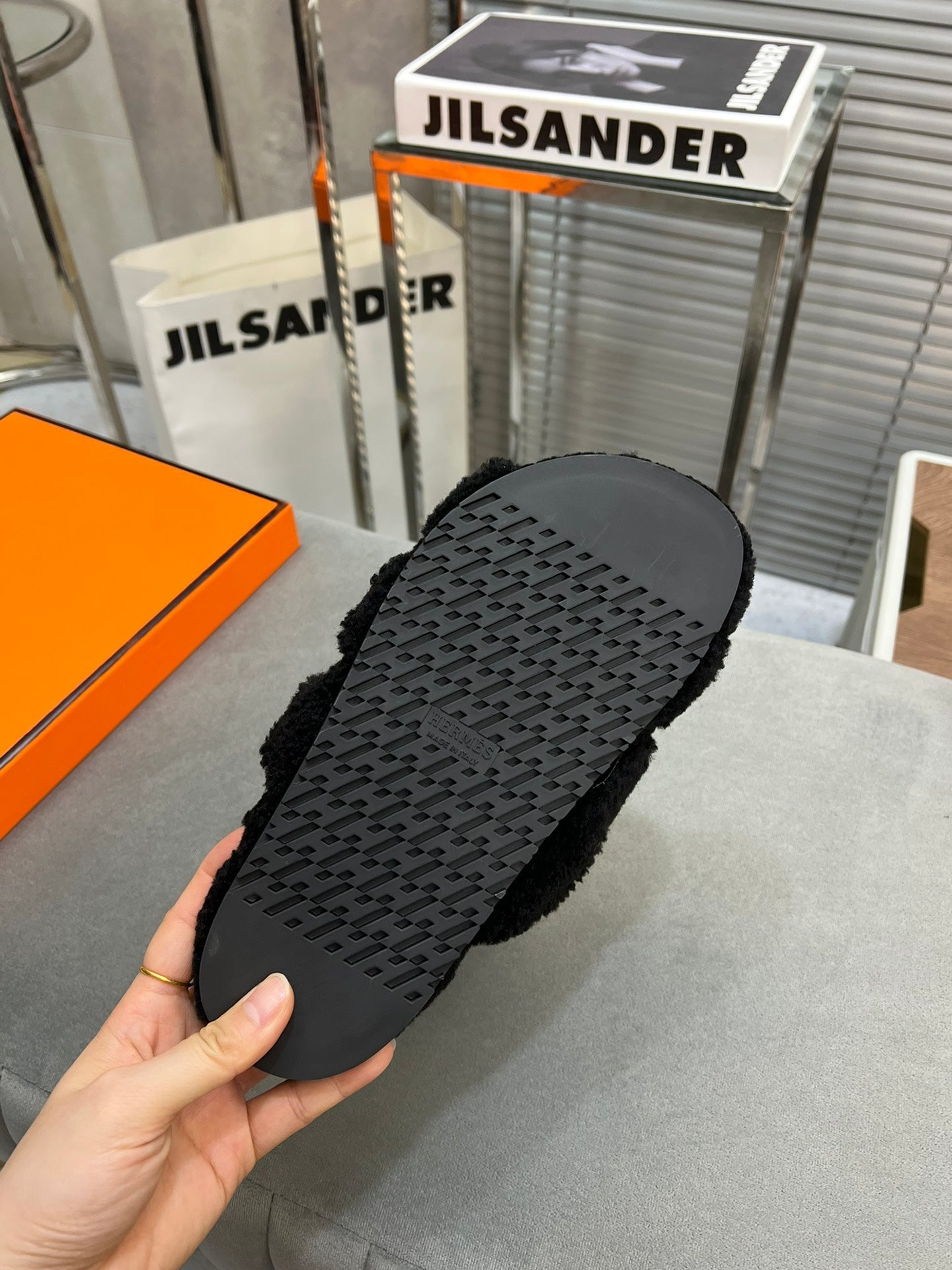 CHYPRE SLIPPERS IN BLACK LAMB WOOL、mysite、Cacoeks