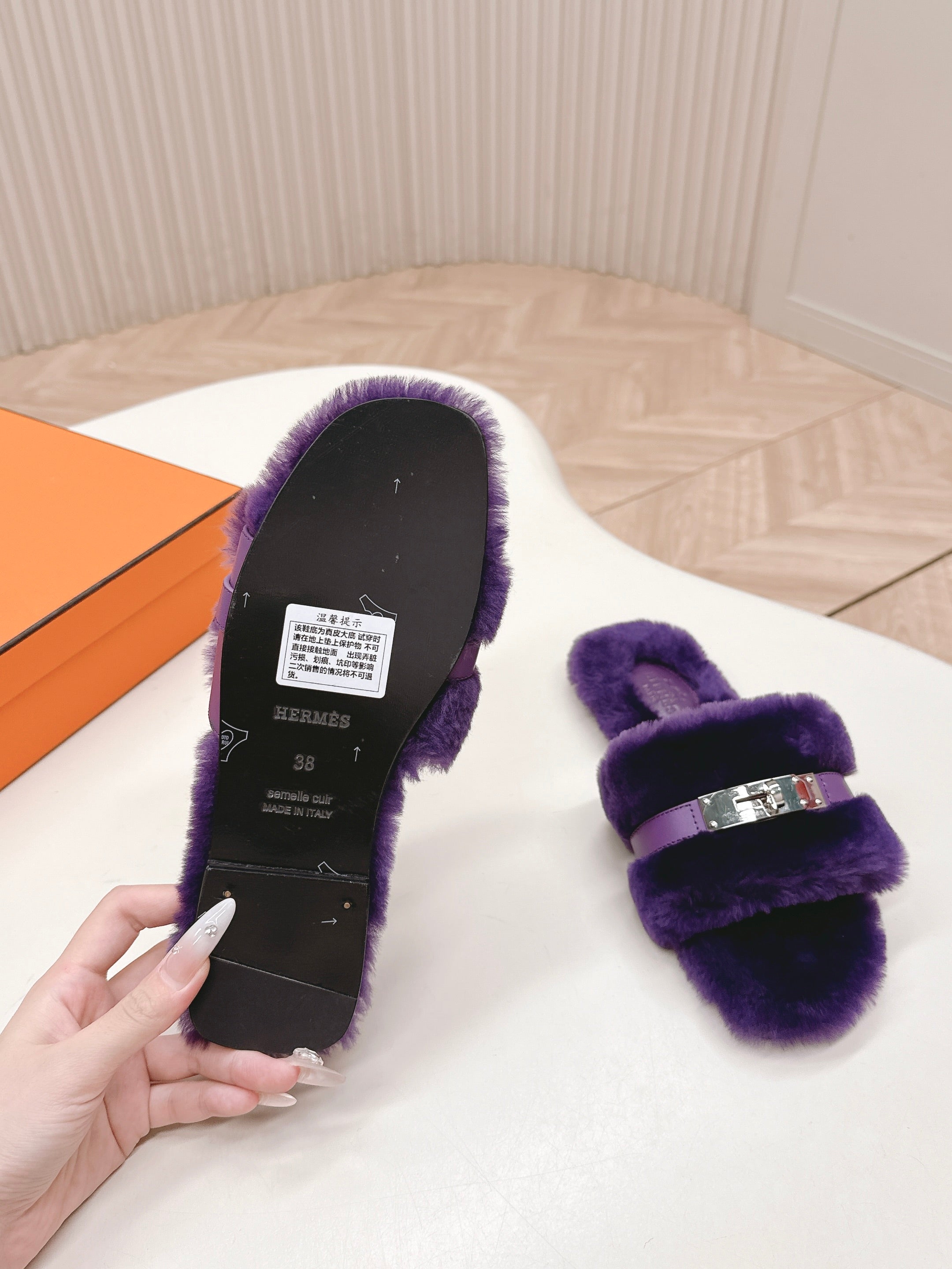 HM 25S ORAN SANDAL IN DARK PURPLE SHEARLING WITH SILVER HARDWARE、mysite、Cacoeks