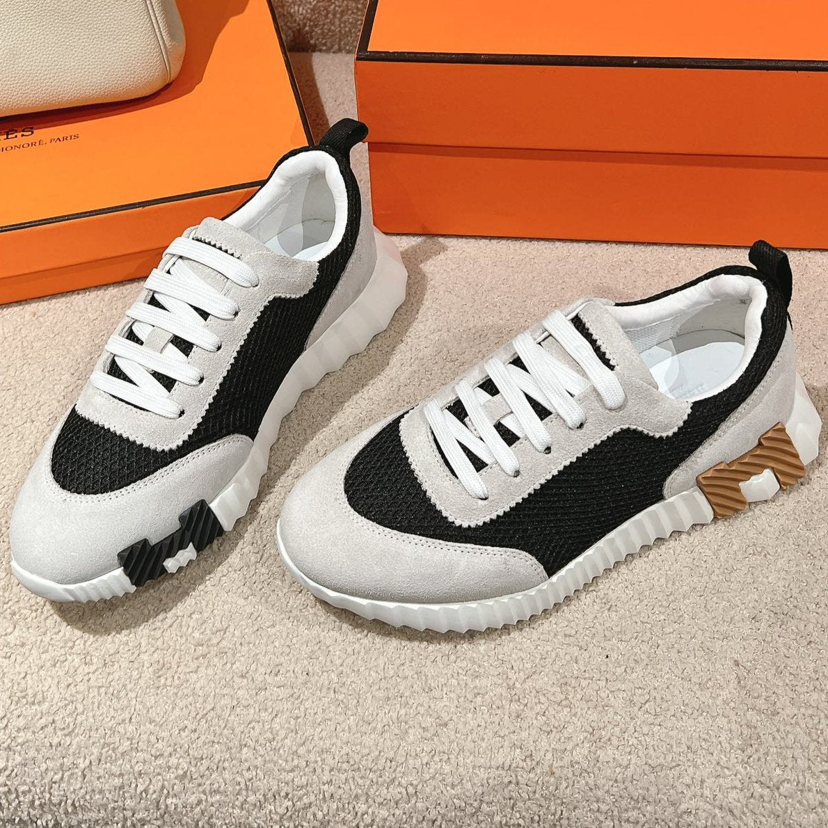 MAINLAND SNEAKER IN PALE GRAY SUEDE AND BLACK BREATHABLE MESH FABRIC、mysite、Cacoeks