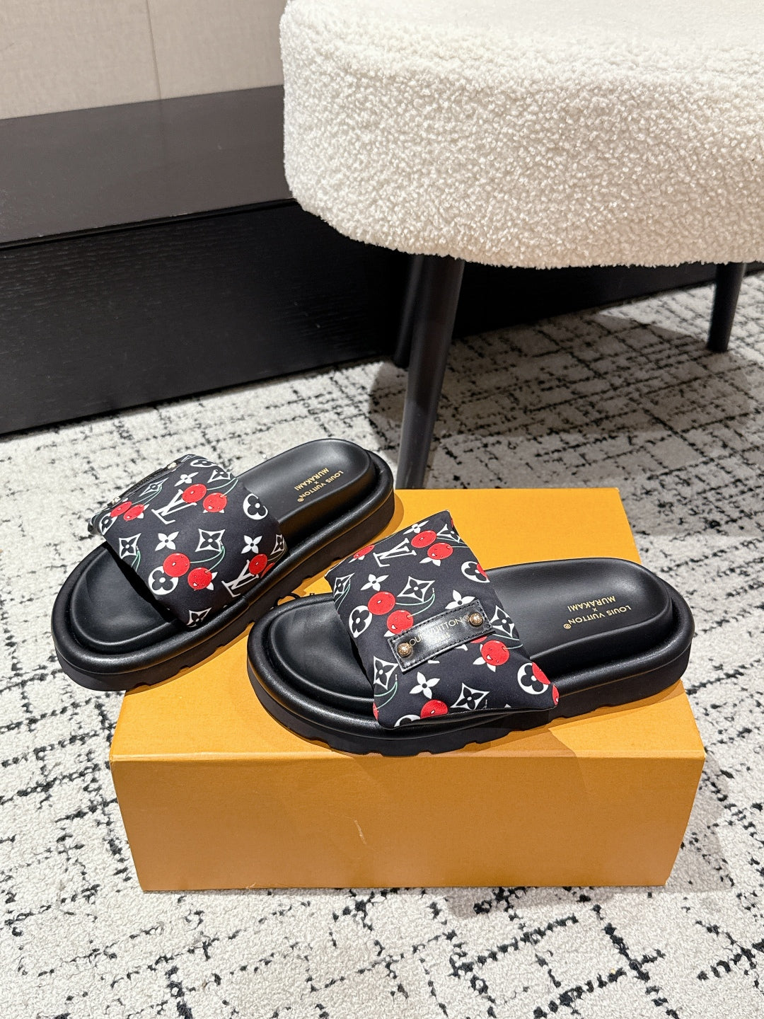 LV MIAMI-STYLE SANDALS 25S IN BLACK FABRIC AND CALFSKIN、mysite、Cacoeks