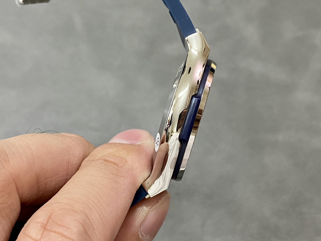 565.NX.7170.RX.1204 Hublot Classic Fusion Titanium Blue Diamonds-fasswatch