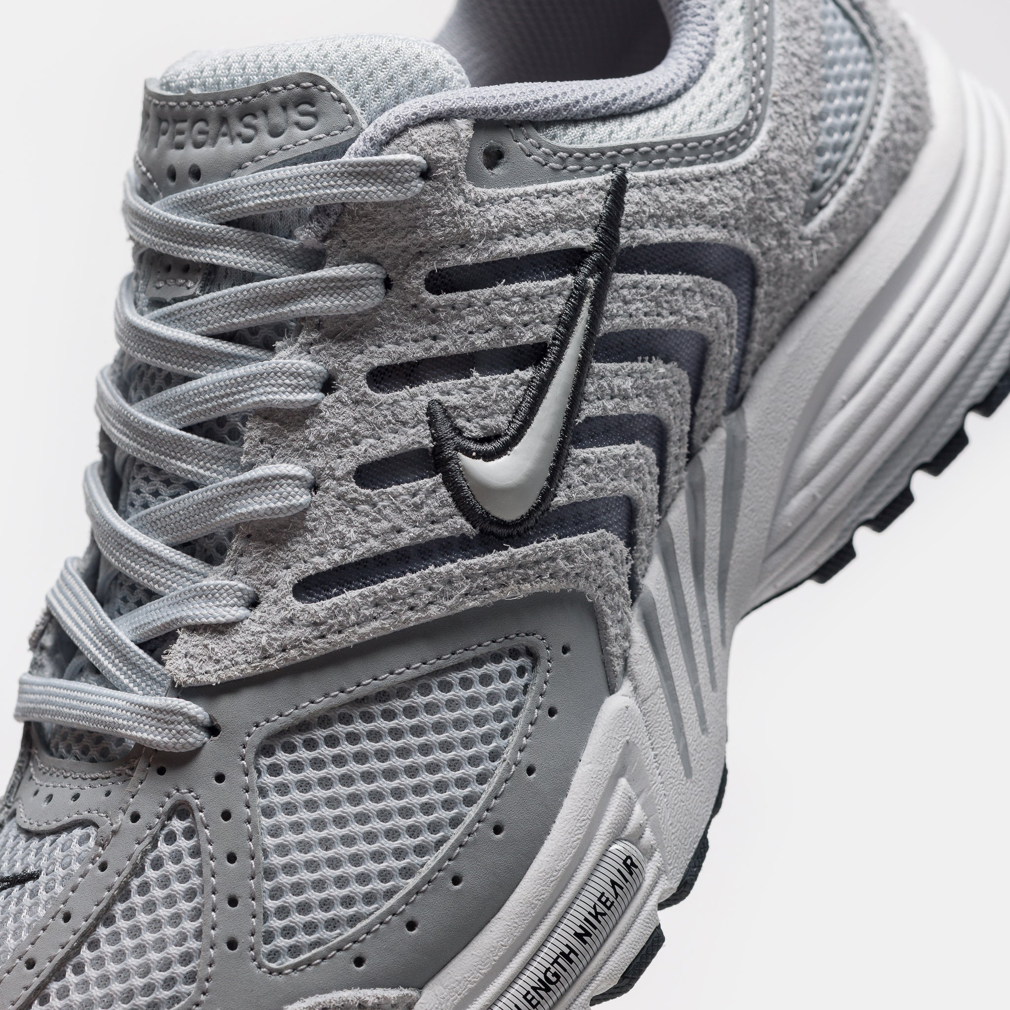 Air Pegasus 2005 Sneaker in Pure Platinum/Metallic Platinum/Wolf Grey