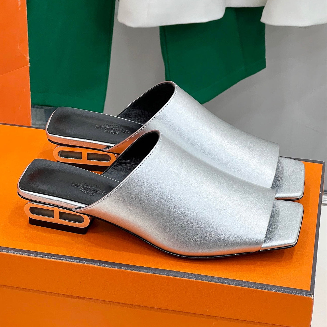 IDOLE SANDAL IN SILVER CALFSKIN、mysite、Cacoeks