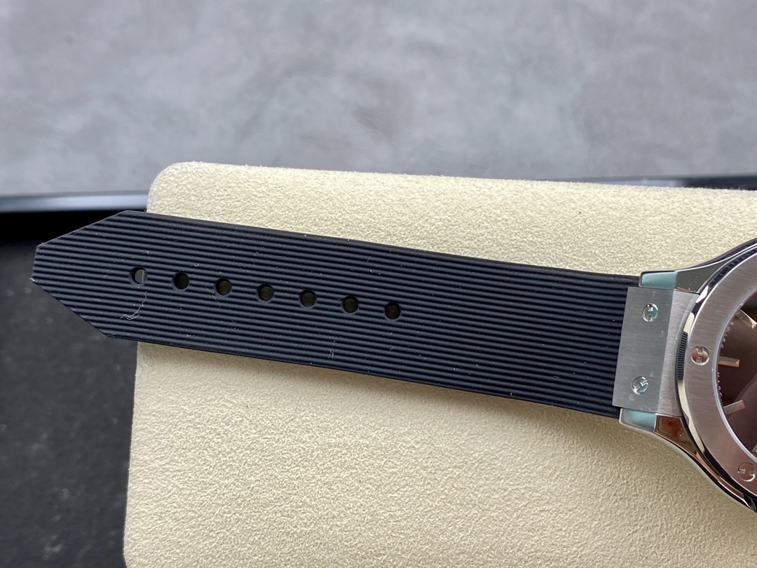 542.NX.1171.RX Hublot Classic Fusion Automatic Rubber-fasswatch