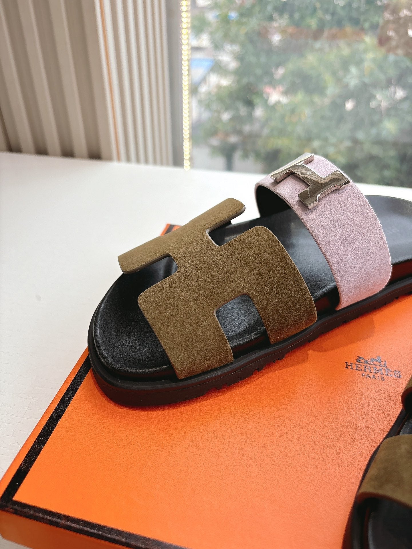 CHYPRE SANDAL IN LIGHT PINK MIX CHOCOLATE BROWN SUEDE、mysite、Cacoeks