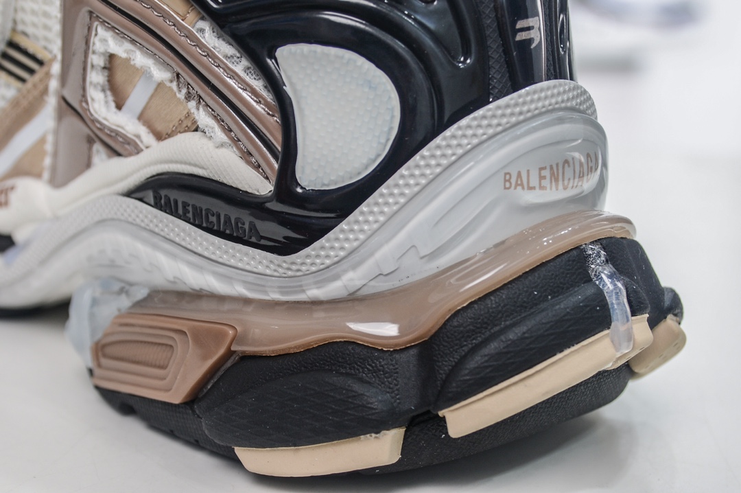 Balenciaga Runner Trainer in Beige Black White、mysite、Cacoeks