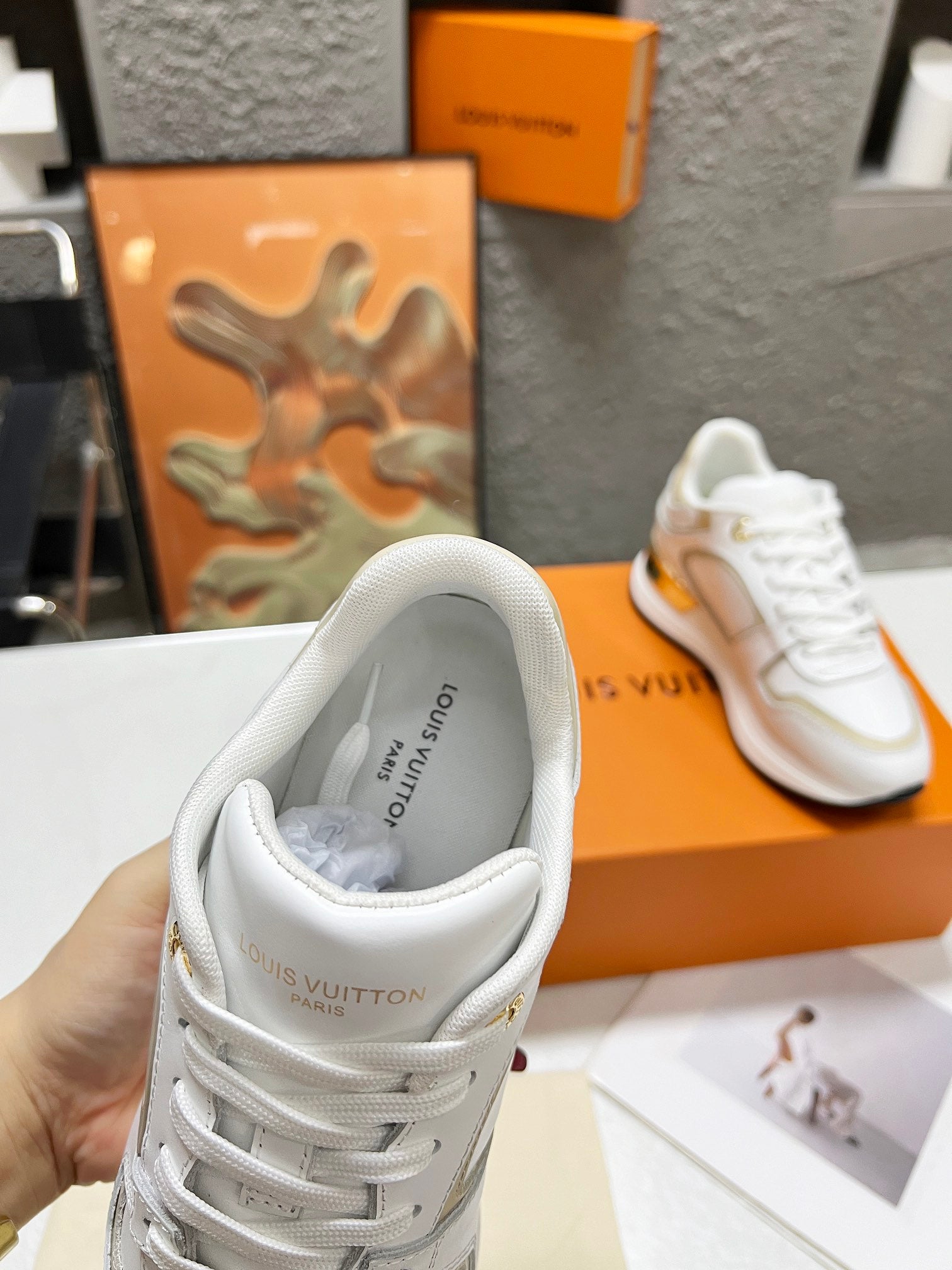 LV WOMEN SNEAKER IN WHITE MIX BEIGE CREAM CALFSKIN、mysite、Cacoeks
