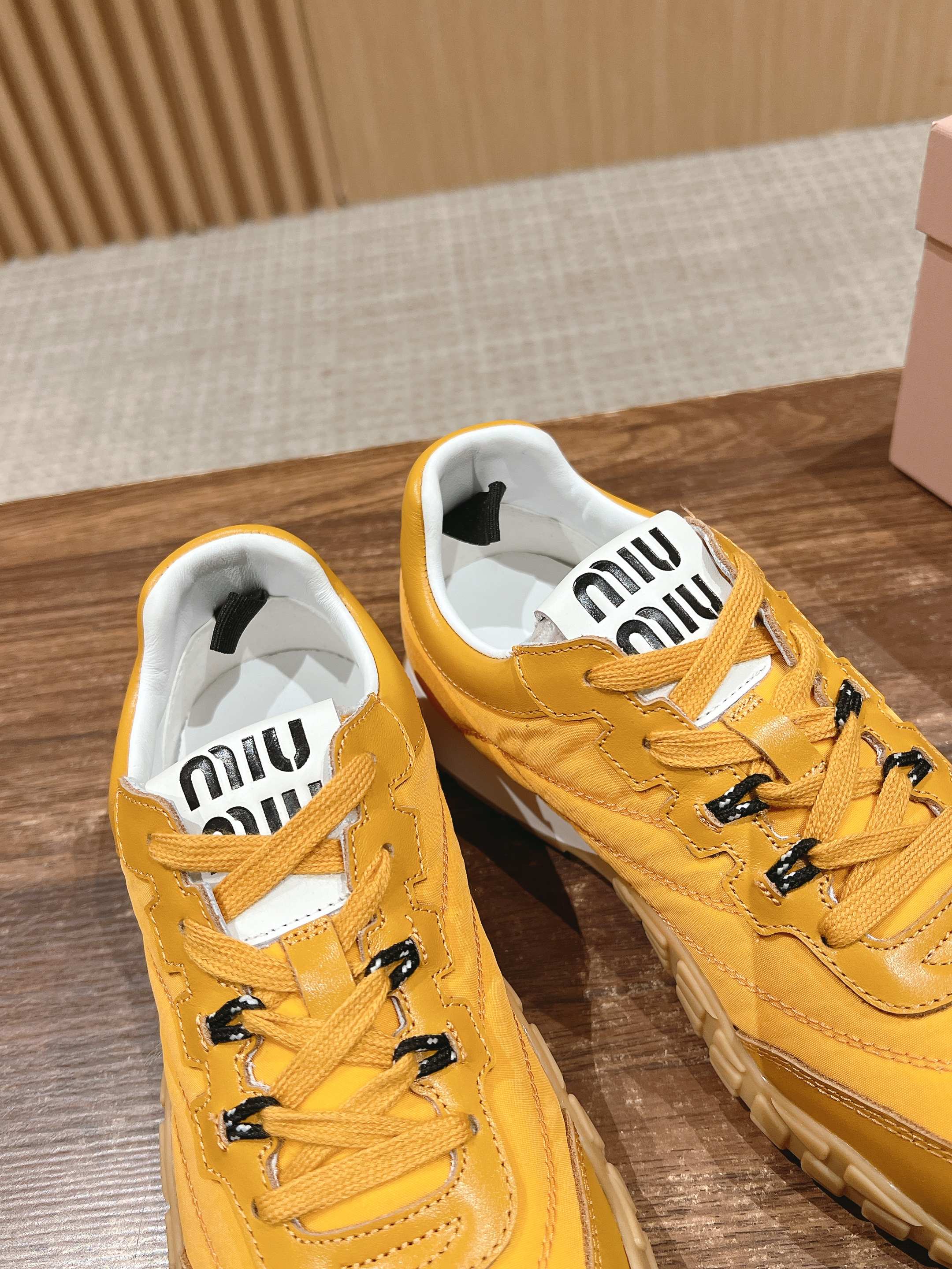 RUNNING SNEAKERS IN YELLOW LAMBSKIN AND FABRIC ANTI-SLIP RUBBER SOLE、mysite、Cacoeks