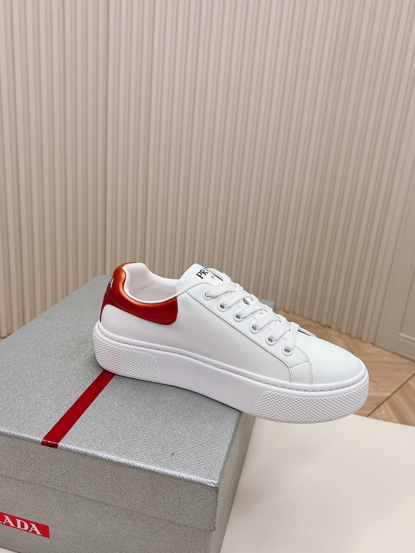 PRA RETRO SNEAKERS WHITE AND CRIMSON CALFSKIN、mysite、Cacoeks