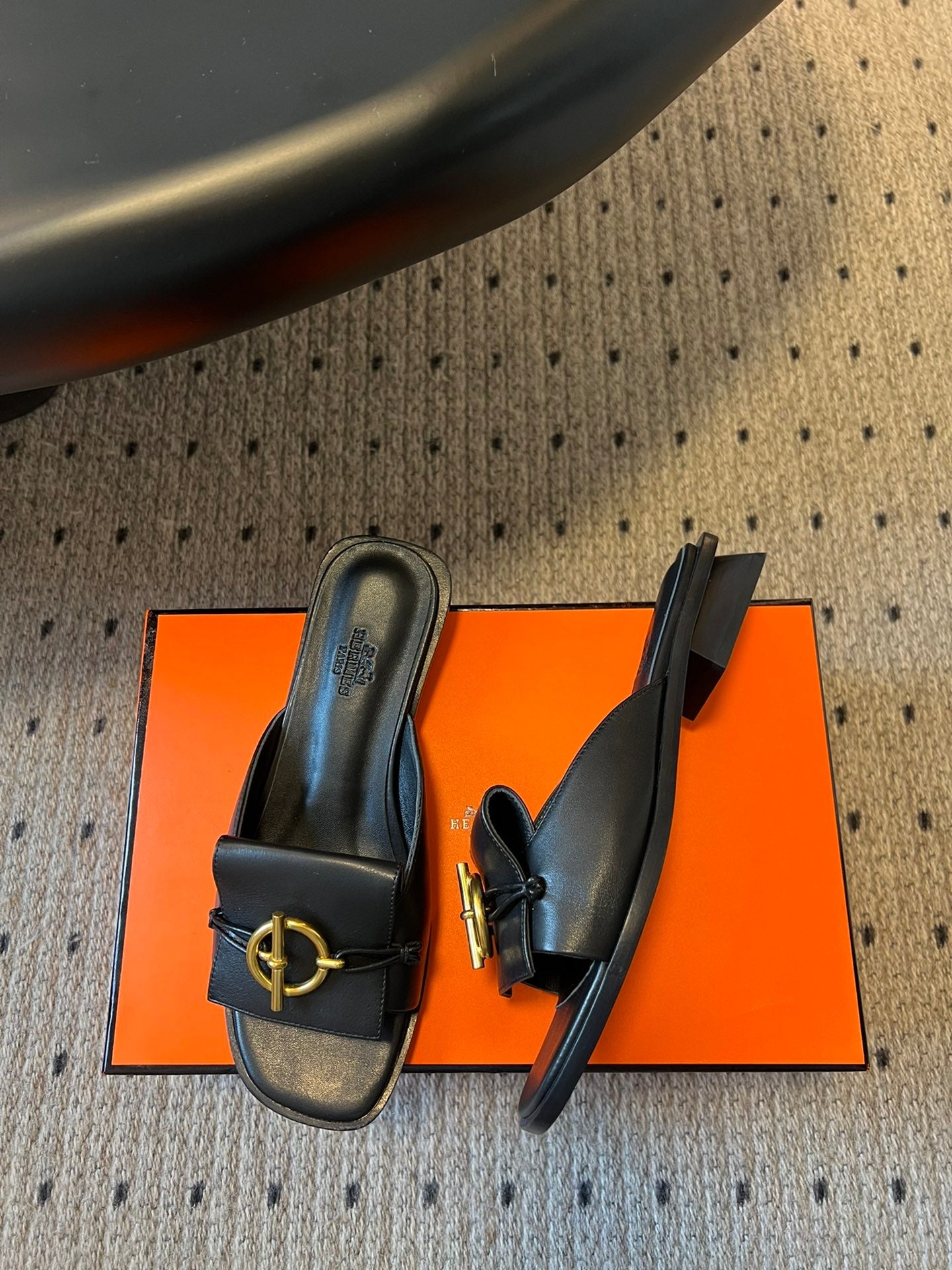 ILOT FLAT SANDAL IN BLACK CALFSKIN、mysite、Cacoeks