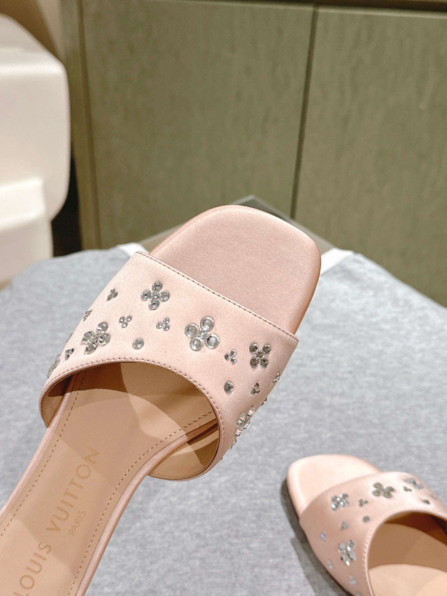 LV WOMEN FLAT MULE IN ALMOND BEIGE SATIN WITH RHINESTONE、mysite、Cacoeks