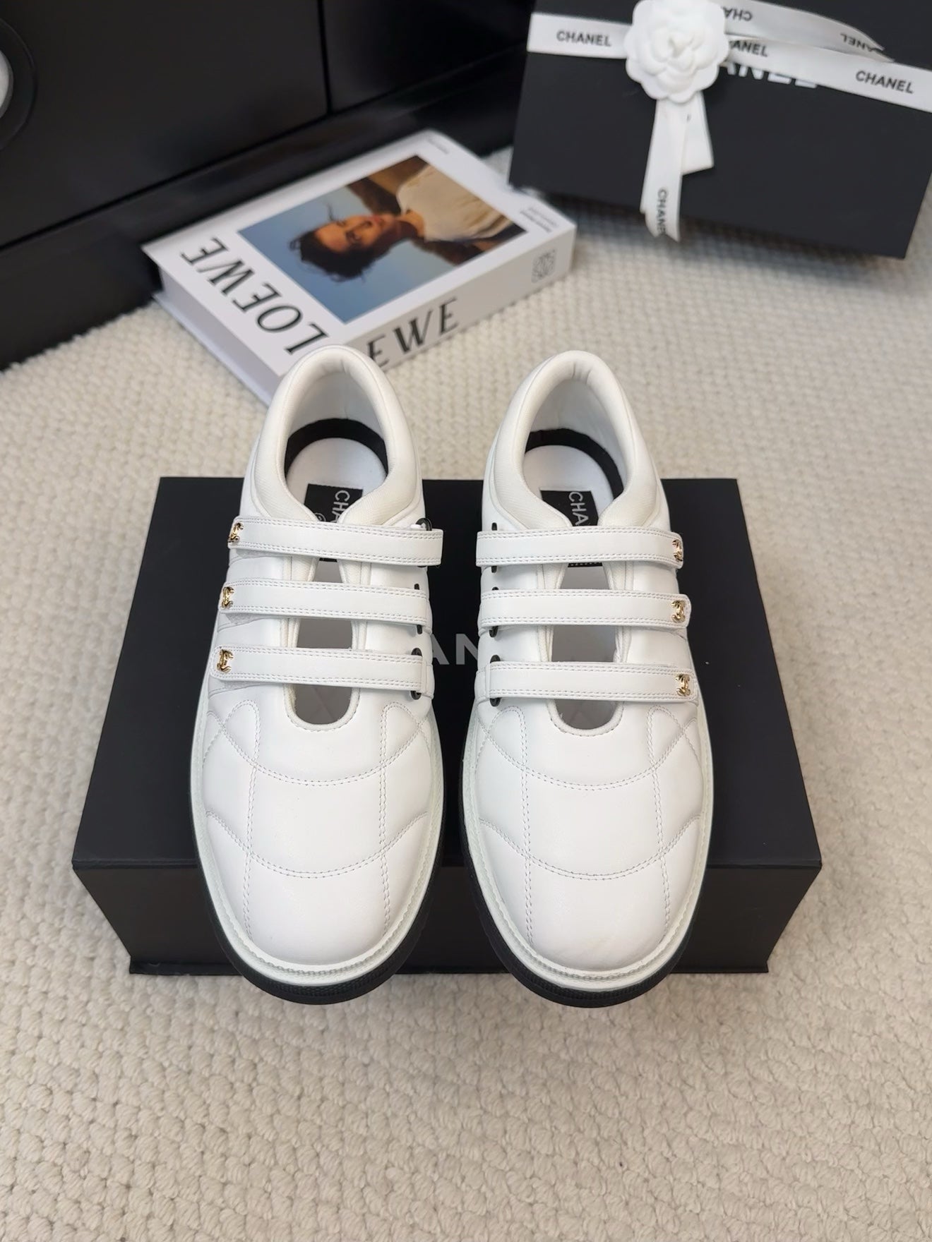 SNEAKERS WITH THREE STRAPS IN WHITE CALFSKIN、mysite、Cacoeks