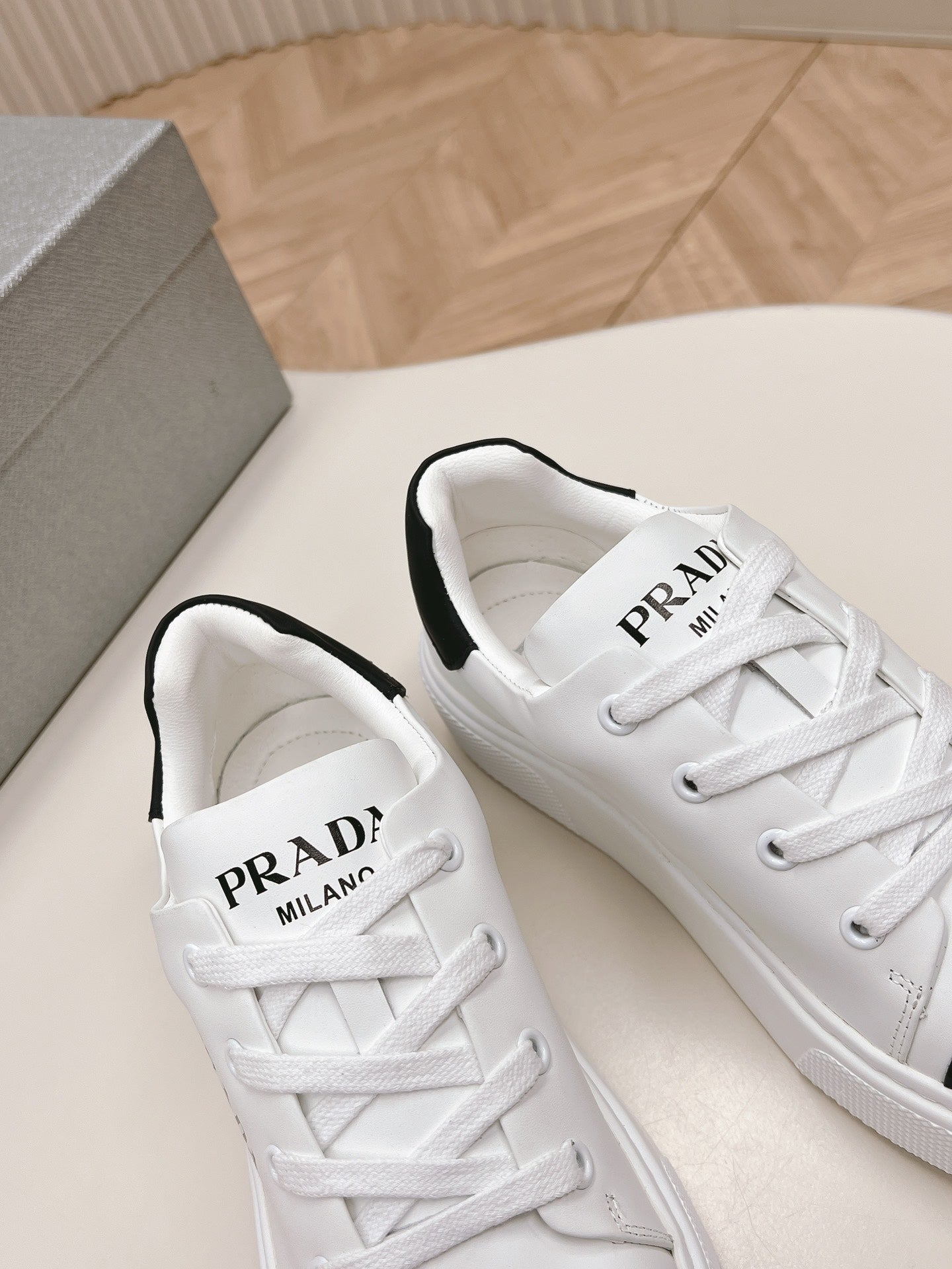 PRA LOGO OUTLET BASIC SNEAKERS WHITE AND BLACK TOE CALFSKIN、mysite、Cacoeks