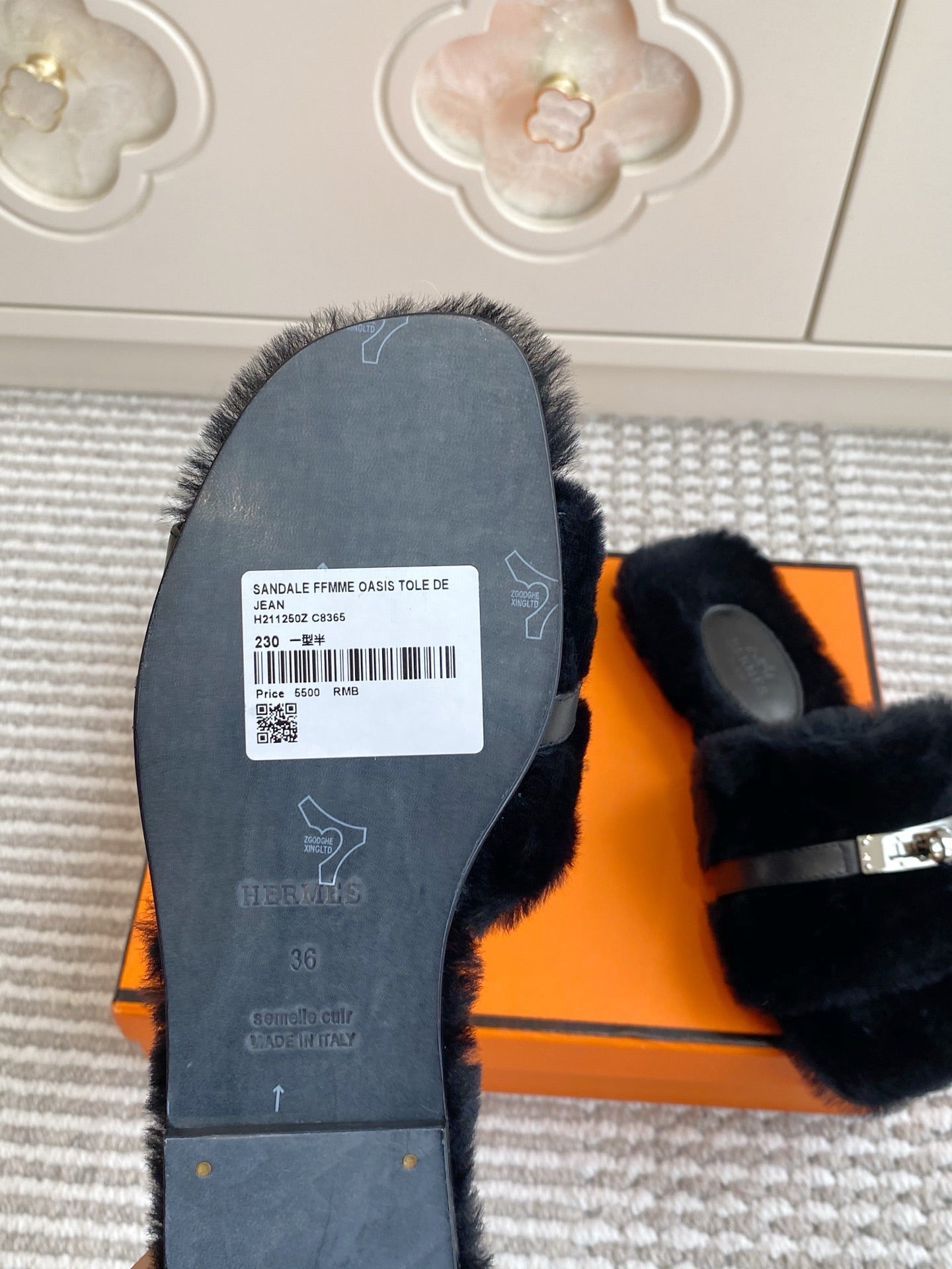 HM 25S GIULIA SANDAL IN BLACK SHEARLING WITH SILVER HARDWARE、mysite、Cacoeks