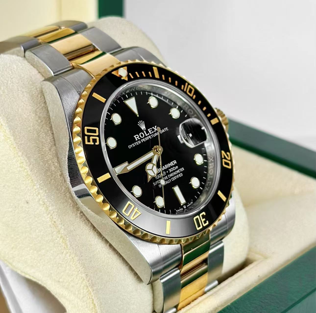 Rolex Submariner Black Dial Two Tone SuperClone Swiss Replica Watch Ref 126613LN 3235Swiss Movement
