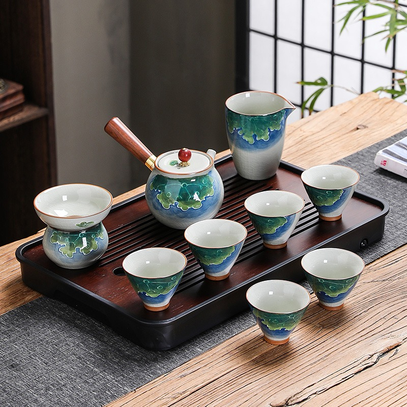 GEEK BAR-https://www.hot-toy.com/