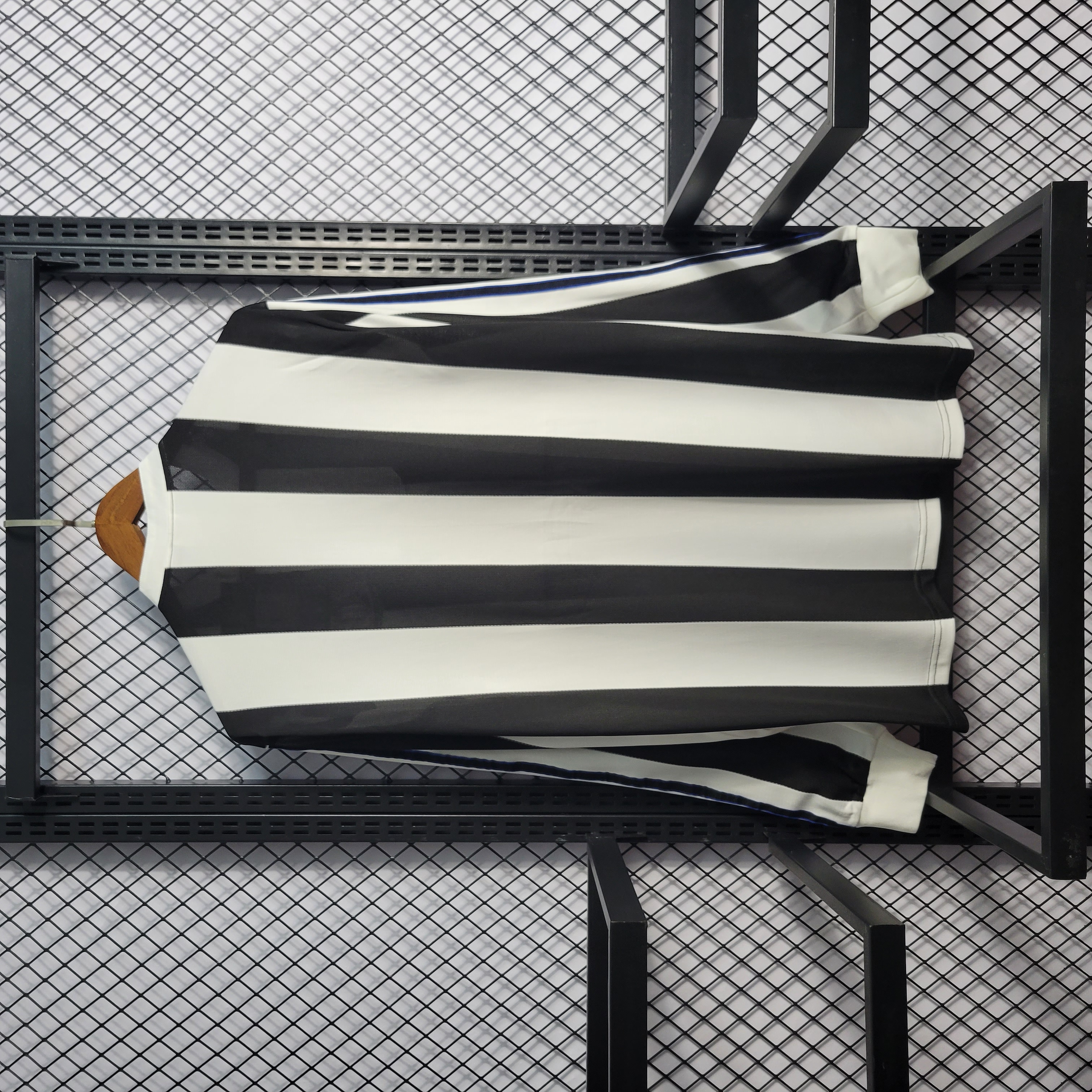 ManixJersey.com | Retro Newcastle United 1995-97 Home Long Sleeve Jersey -Customize Name, Number and Patch | Worldwide Shipping