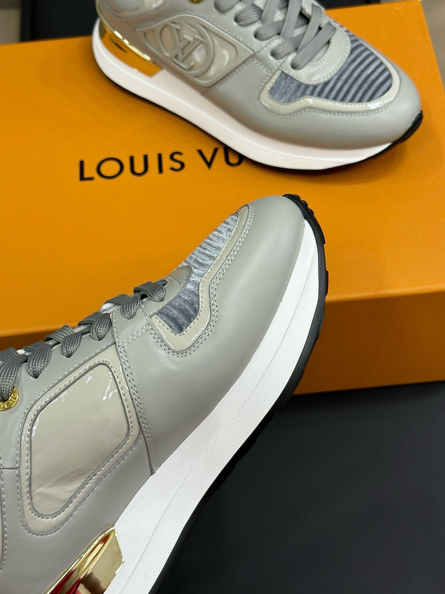 LV NEO RUN AWAY SNEAKER IN DOLPHIN GRAY CALFSKIN、mysite、Cacoeks