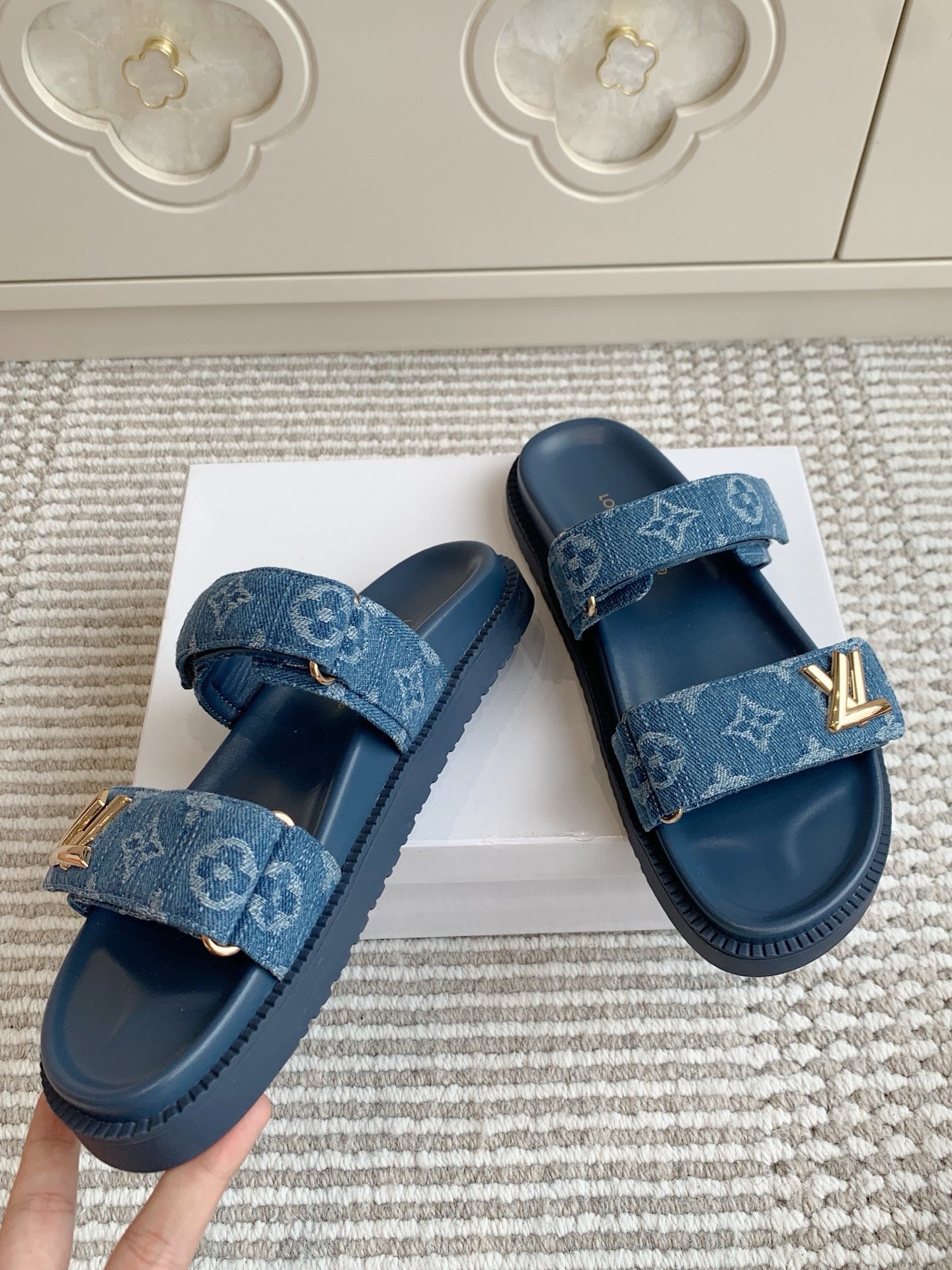 LV TWO-STRAP SANDALS 25S IN BLUE DENIM AND CALFSKIN WITH GOLD HARDWARE、mysite、Cacoeks