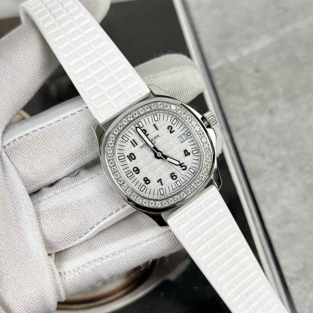Đồng Hồ Patek Philippe Aquanaut 5067A Đính Kim Cương Moissanite (6)