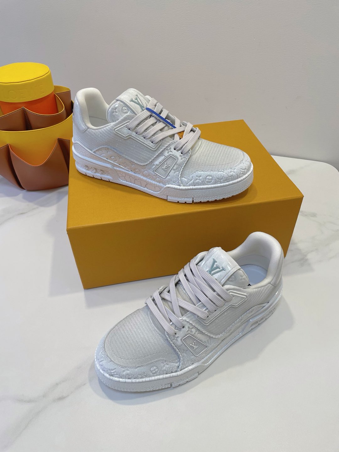 LV TRAINER MAXI SNEAKER IN WHITE EMBOSSED CALFSKIN、mysite、Cacoeks
