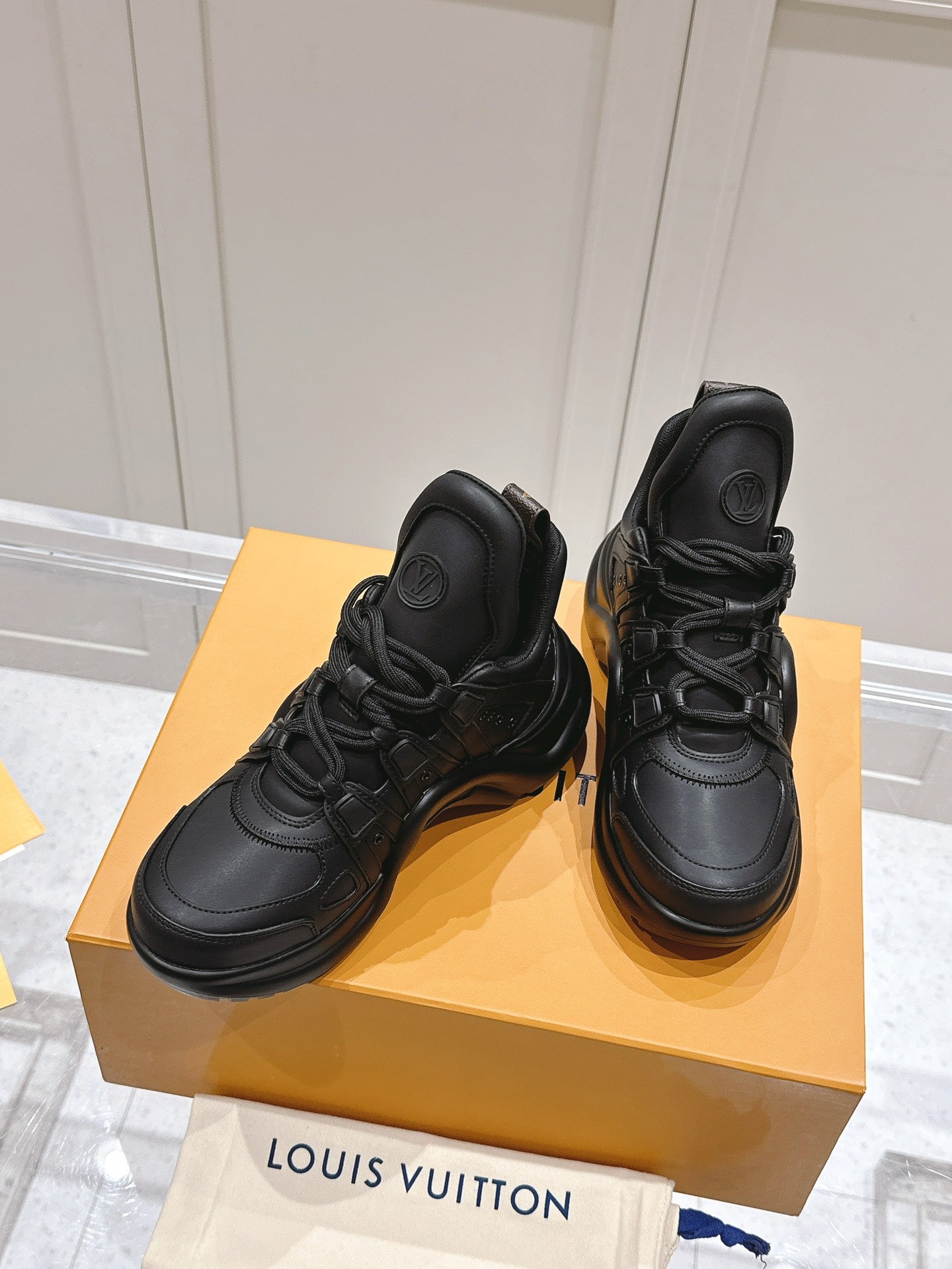 LV BARRACUDA SNEAKER IN BLACK CALFSKIN、mysite、Cacoeks