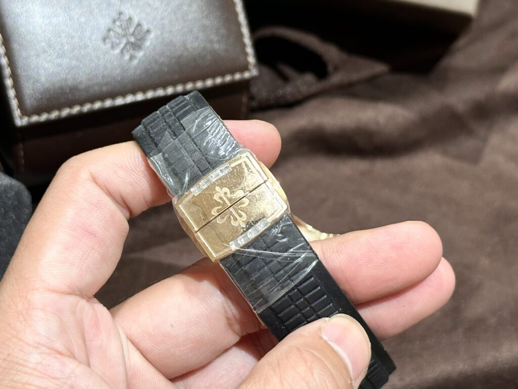 Đồng Hồ Patek Philippe Aquanaut 5167R Vàng Khối 18K Kim Cương Tự Nhiên 40mm (2)