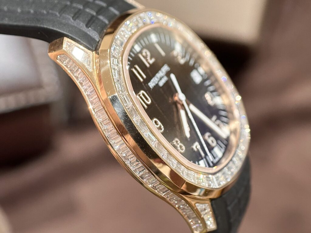 Đồng Hồ Patek Philippe Aquanaut 5167R Vàng Khối 18K Kim Cương Tự Nhiên 40mm (2)