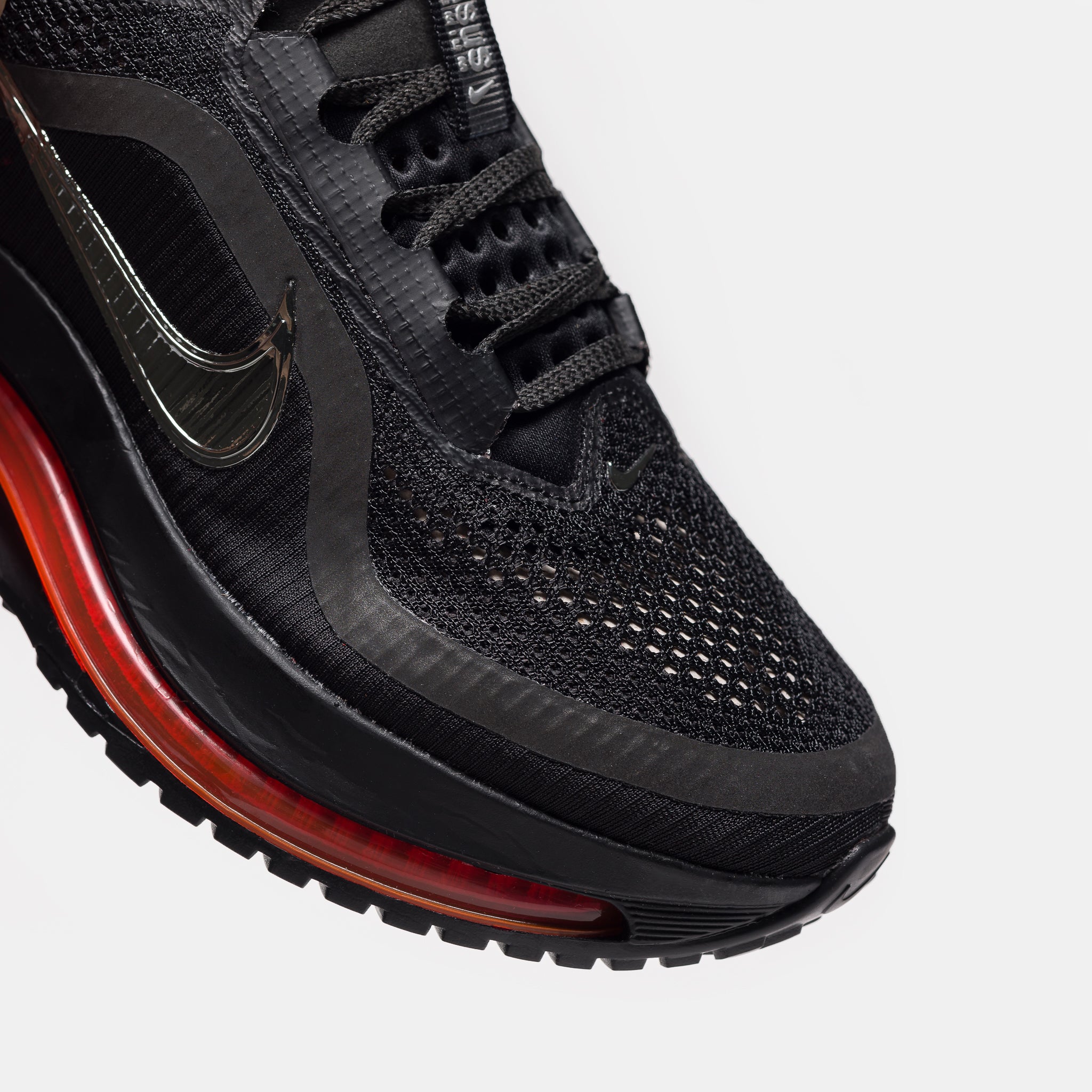 Pegasus Premium Sneaker in Black/Metallic Silver/Bright Crimson