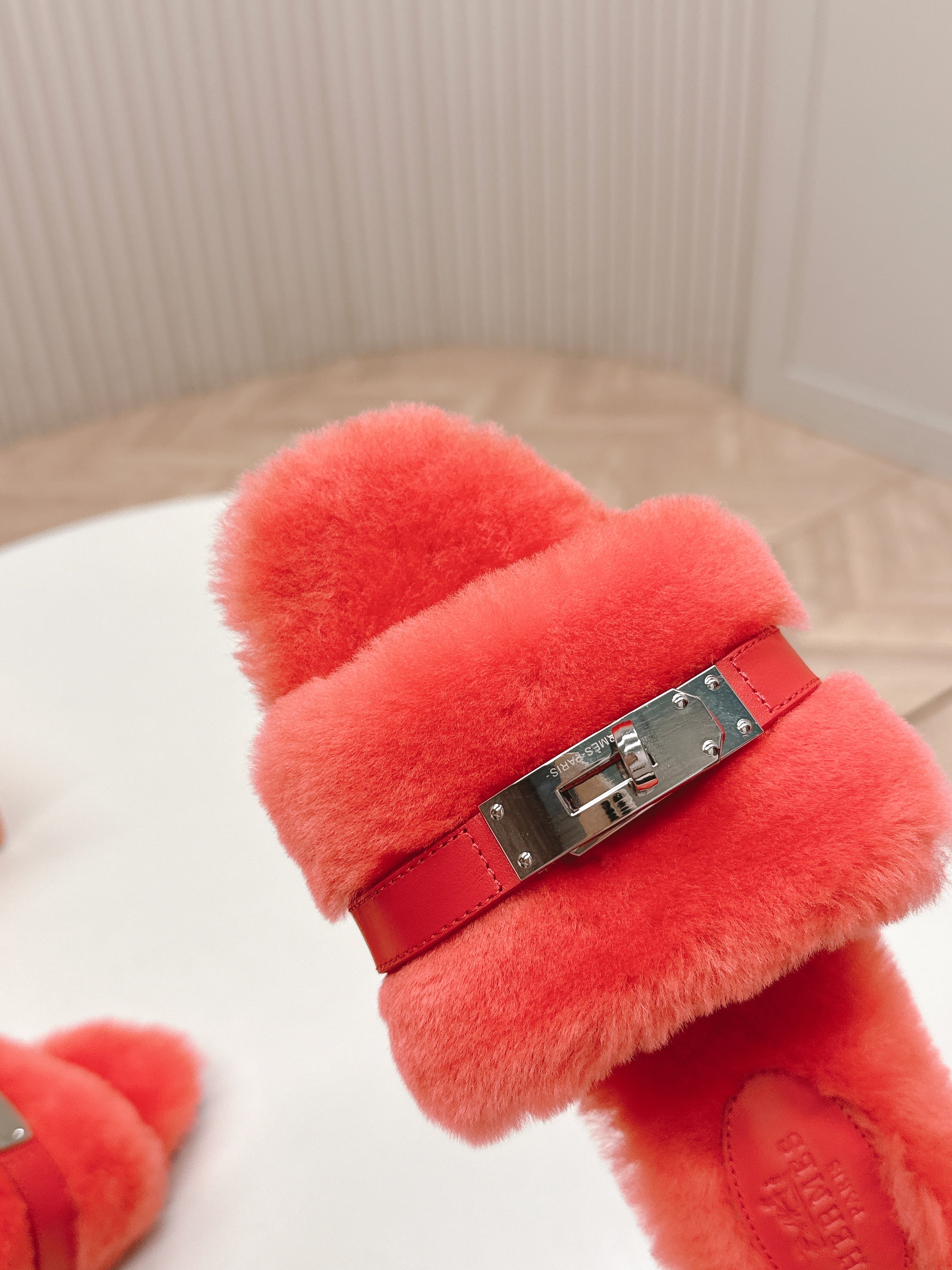 HM 25S ORAN SANDAL IN RED ORANGE SHEARLING WITH SILVER HARDWARE、mysite、Cacoeks