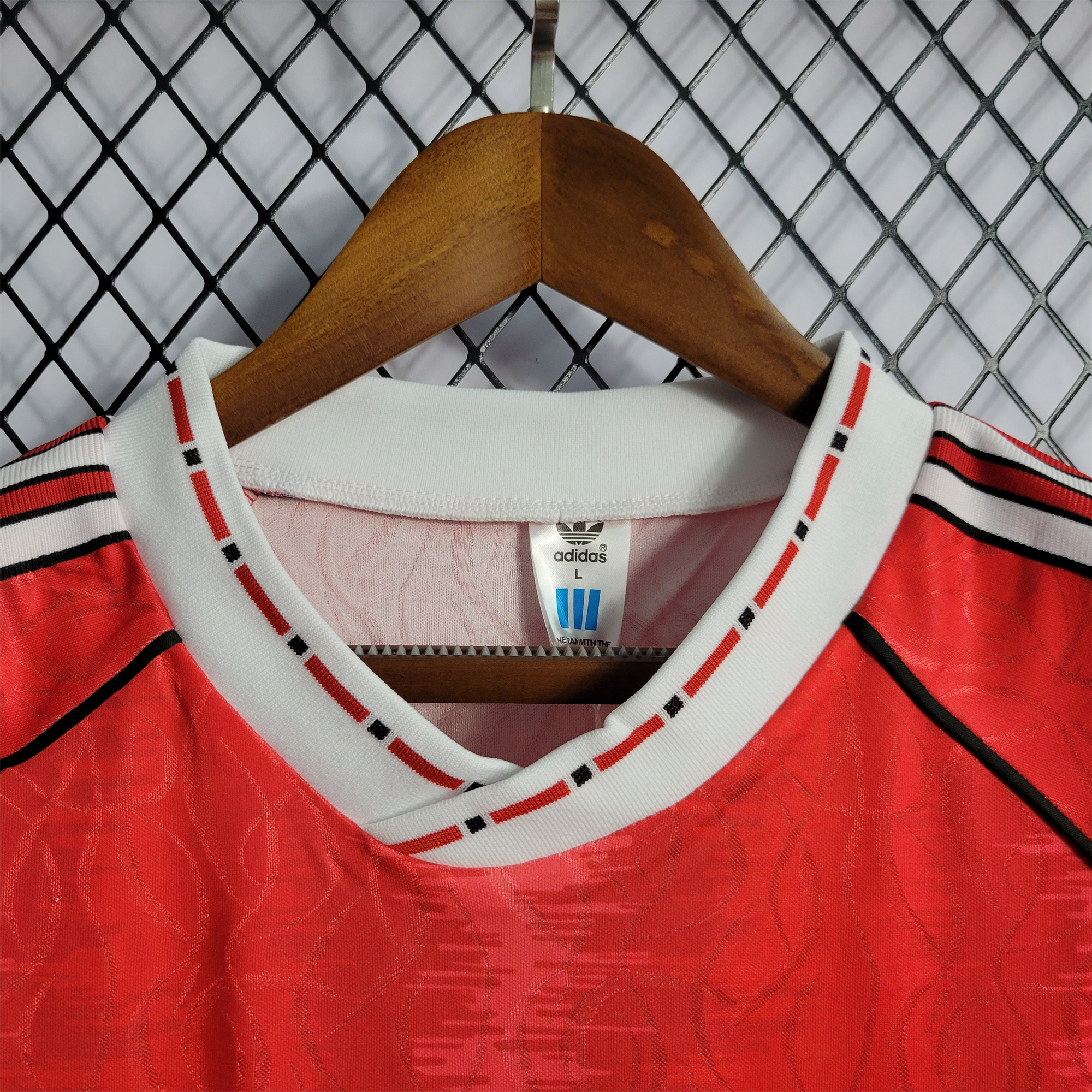 ManixJersey.com | Retro Manchester United 90-92 Home Stadium Jersey -Customize Name, Number and Patch | Worldwide Shipping